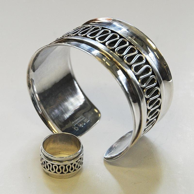 Bracciale e anello in argento con decorazioni svedesi di Willy Käfling 1971 in vendita 3