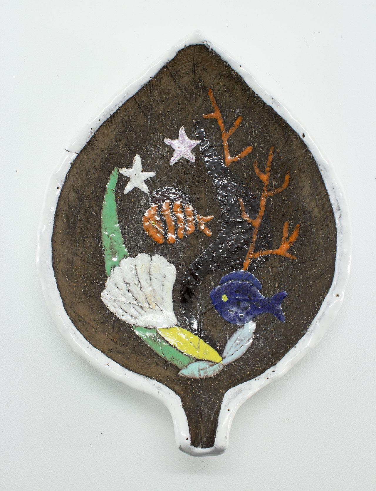 Plato decorativo sueco con hojas de Anna-Lisa Thomson para Upsala Ekeby, años 50 Escandinavo moderno en venta