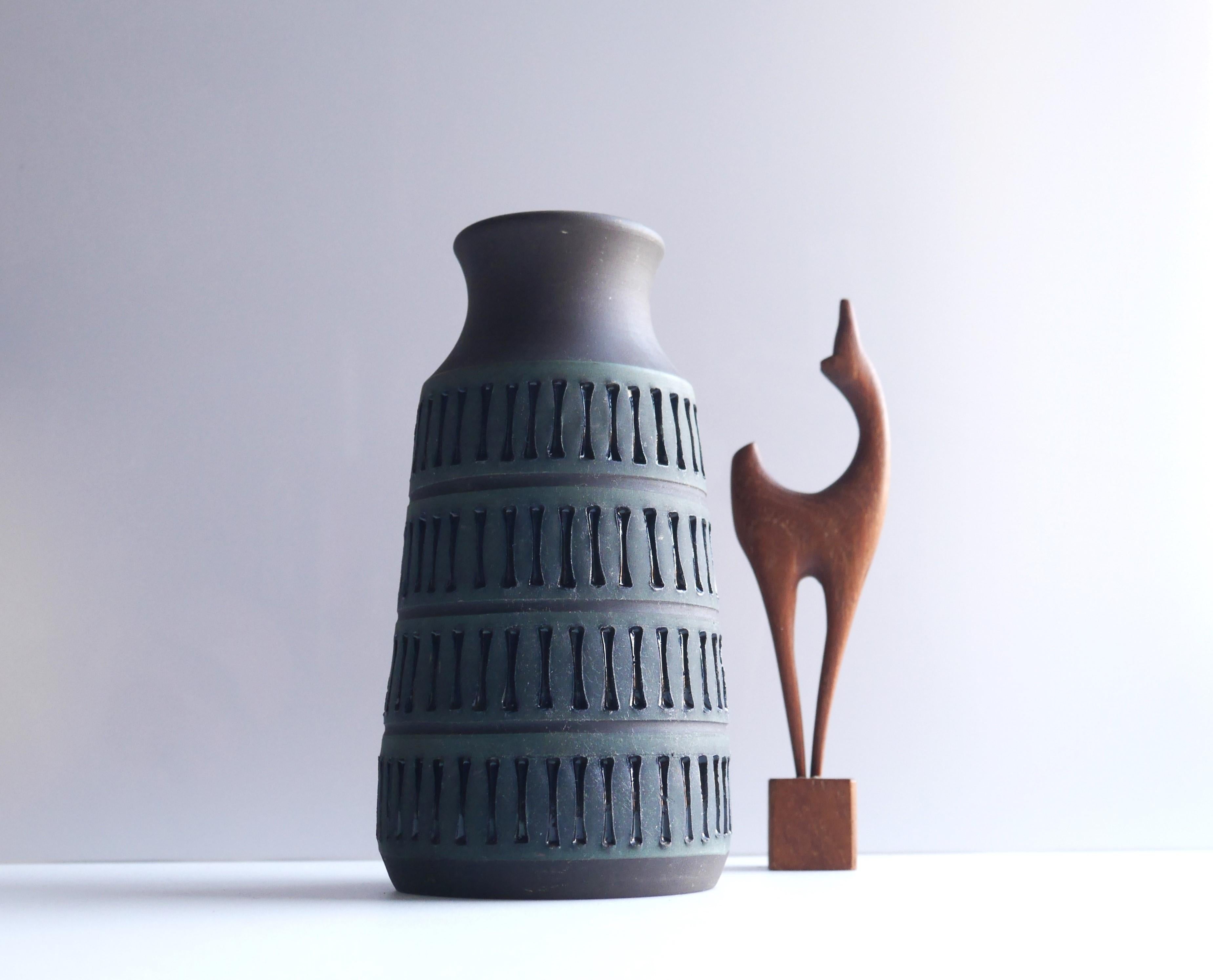 Hand-Crafted Swedish Deep Blue Vase, by Tomas Anagrius for Alingsås For Sale