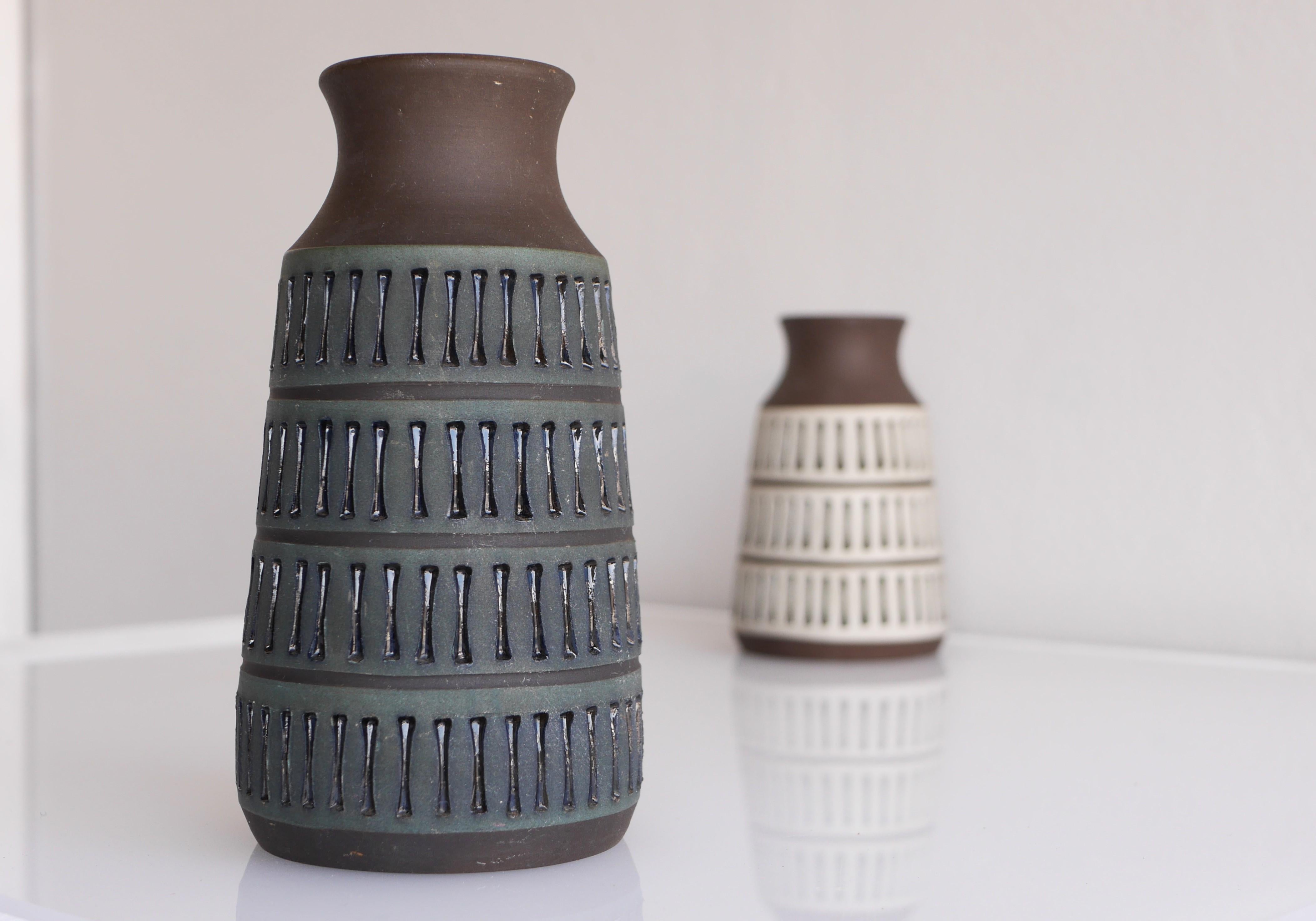 Ceramic A pair of Scandinavian pottery vases, by Tomas Anagrius for Alingsås, Sweden
