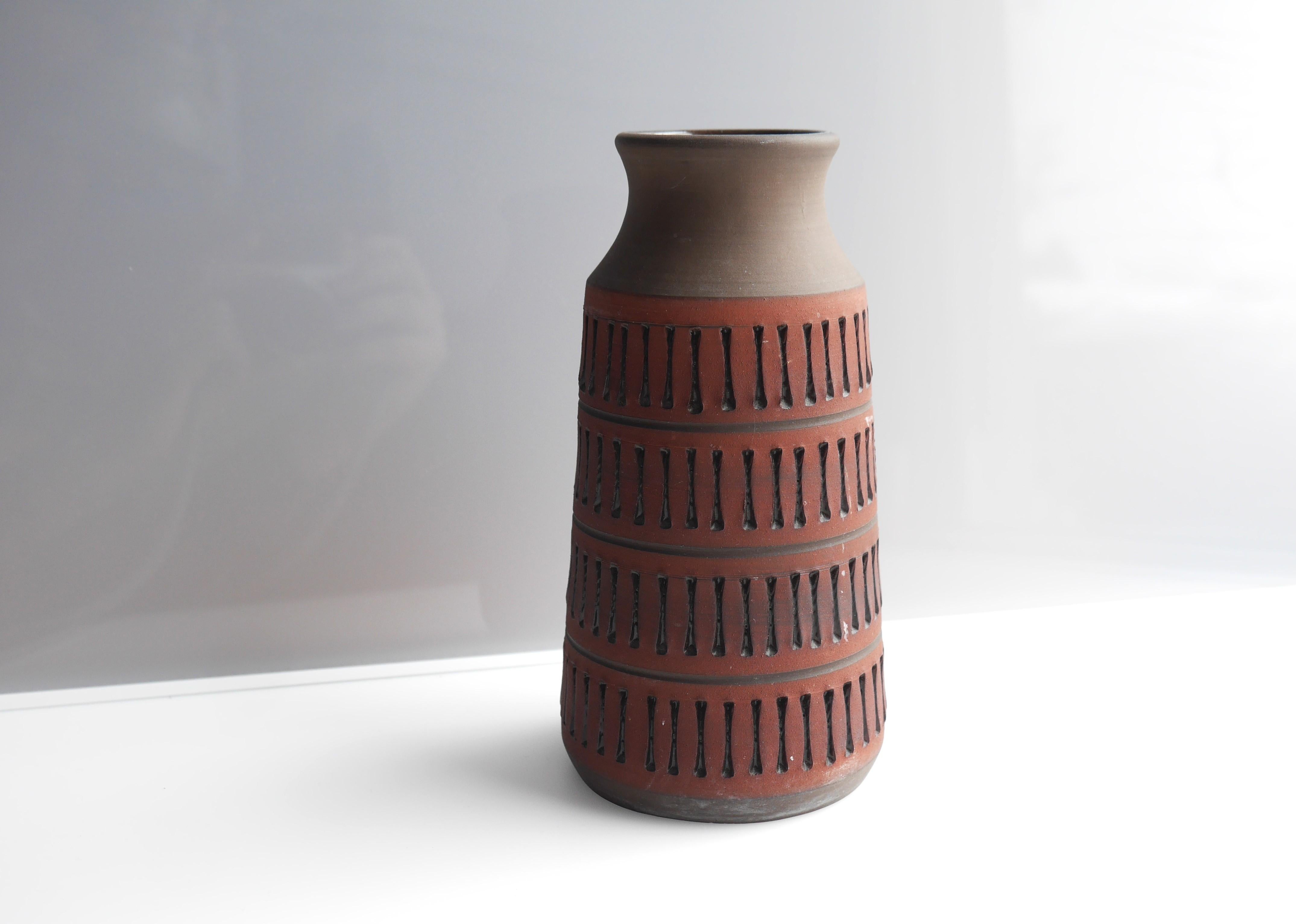 Mid-20th Century Swedish Deep Red Brutalist Art Vase, by Tomas Anagrius for Alingsås