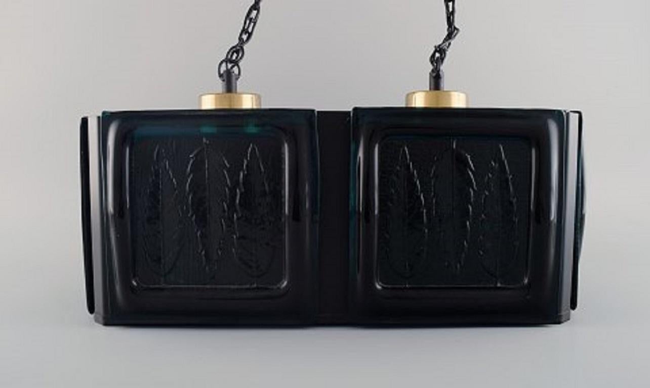 Swedish design. Ceiling lamp in black lacquered metal and mouth-blown art glass with leaves in relief, 
1960s-1970s.
Measures: 39 x 21.5 x 16 cm.
In excellent condition.