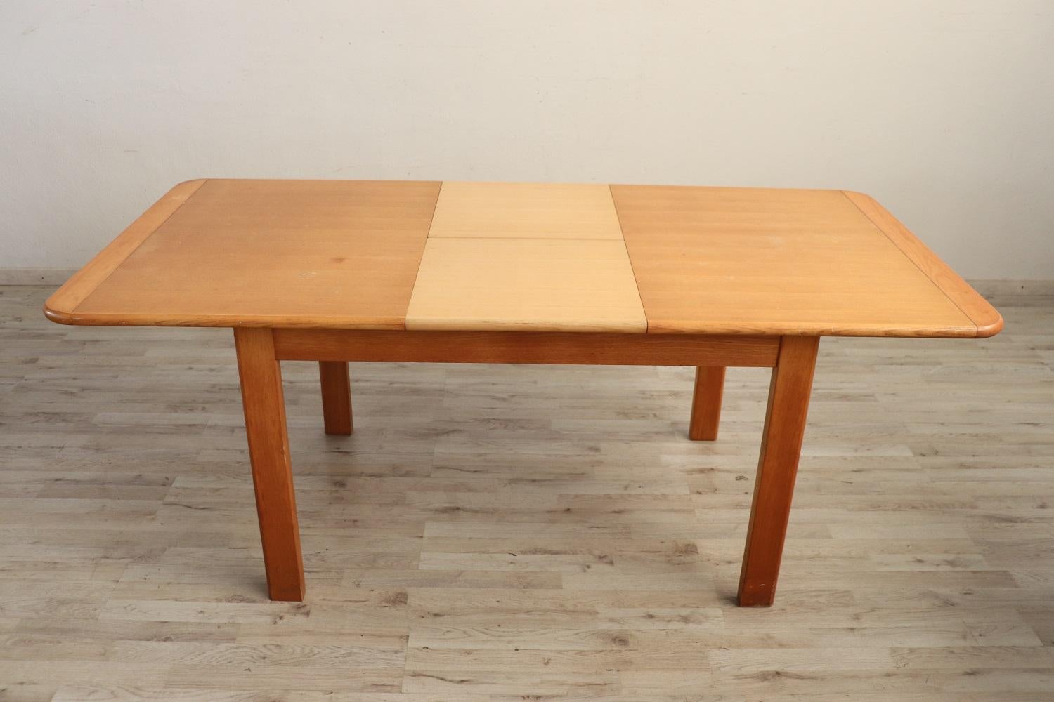 Swedish Design Extendable Dining Table In Good Condition For Sale In Casale Monferrato, IT
