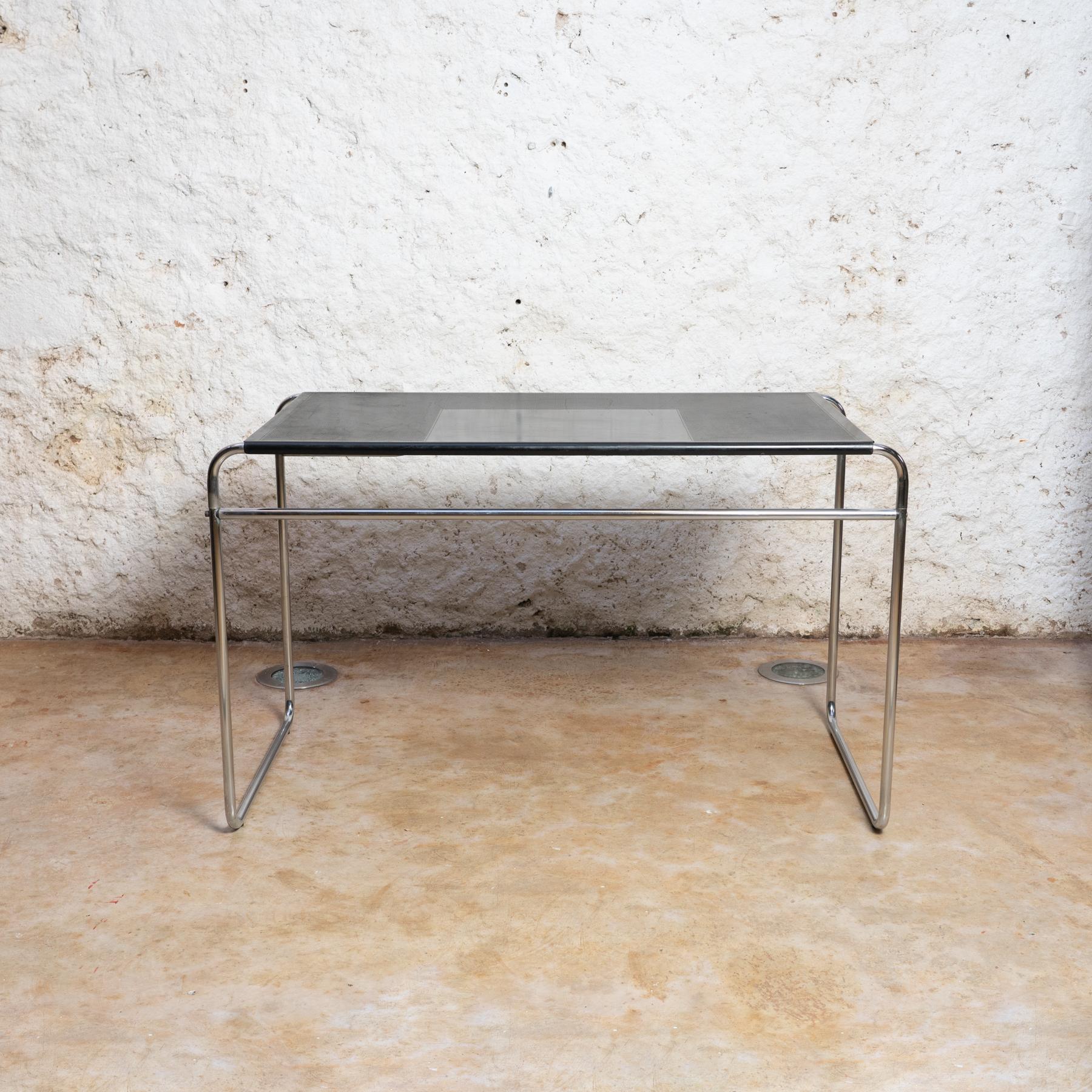 Tubular 'Innovator' metal desk table in a Swedish design style. 
 
Made by an unknown designer.

Materials:
Metal.