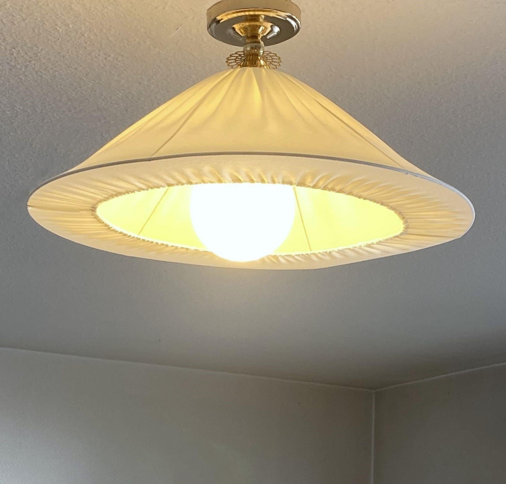 Empotrable textil de latón de diseño sueco de mediados de siglo,  Finlandia, años 50 en venta 2