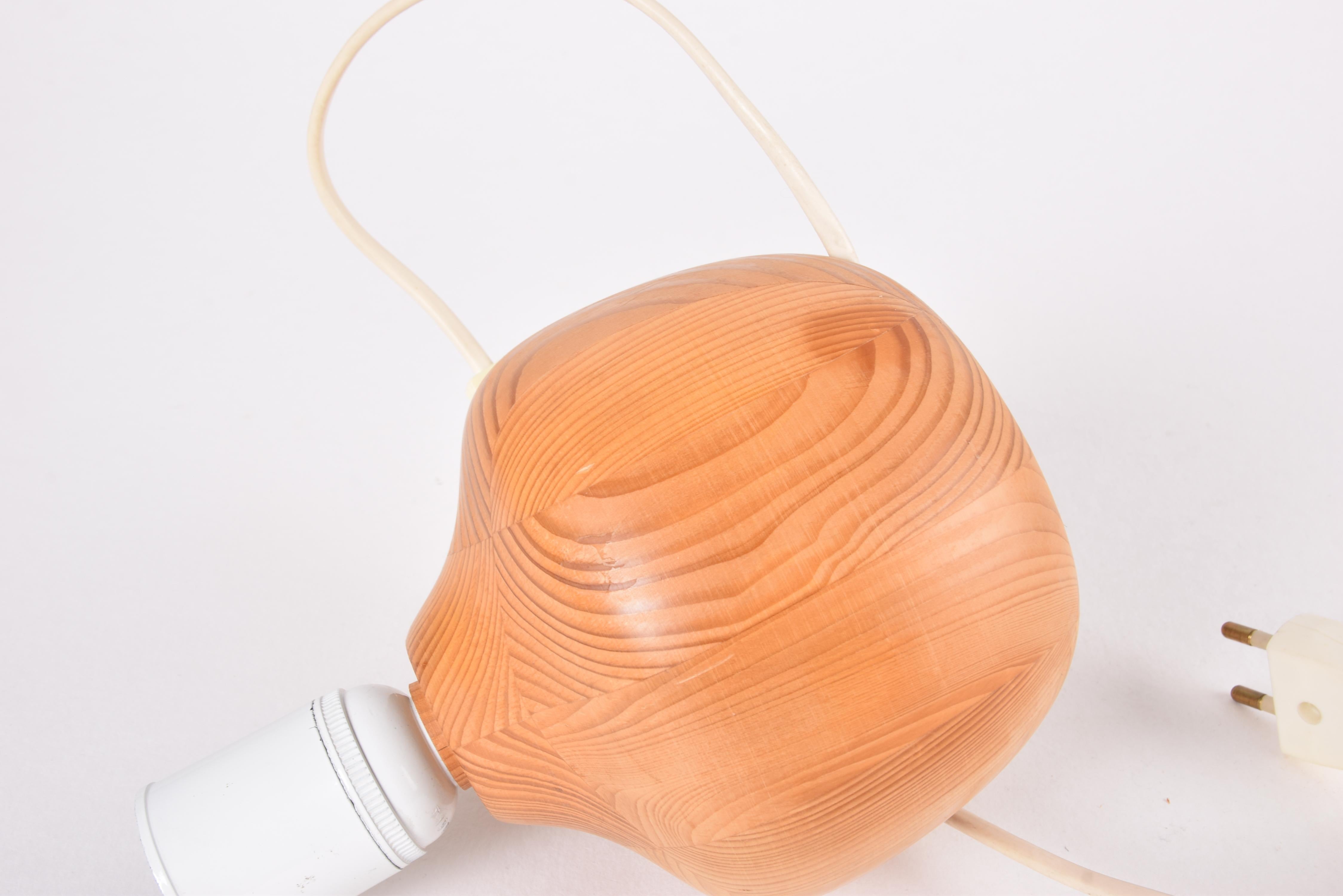 Lámpara de mesa pequeña de pino de diseño sueco con pantalla, iluminación escandinava ca años 70 en venta 2