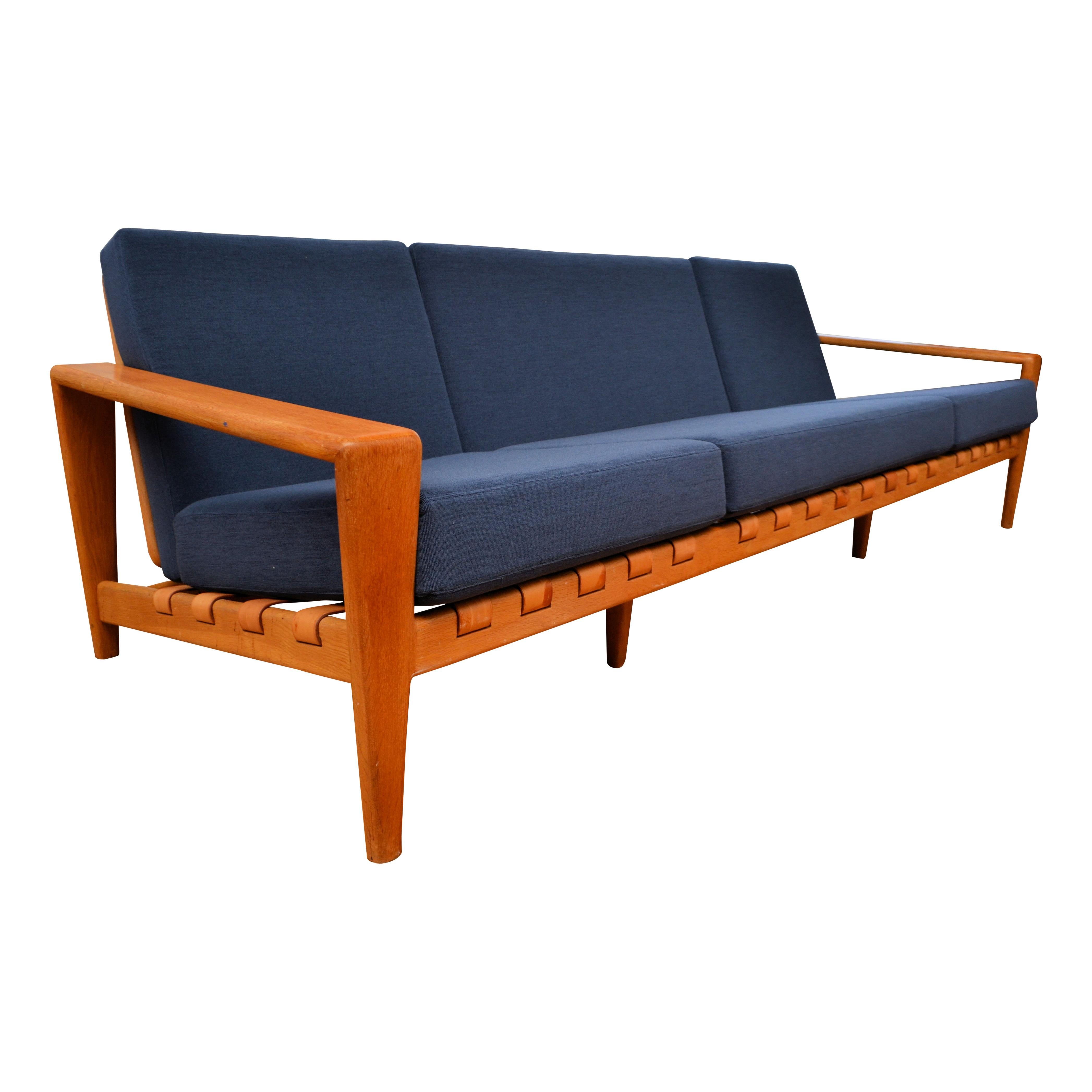 Rare vintage Swedish design 3.5 seater oak sofa, model Bodö. Designed by Svante Skogh for Säffle Möbler in the 1950s/60s. This iconic design piece has six loose cushions, which are equipped with new foam for an even more pleasant seating comfort. We