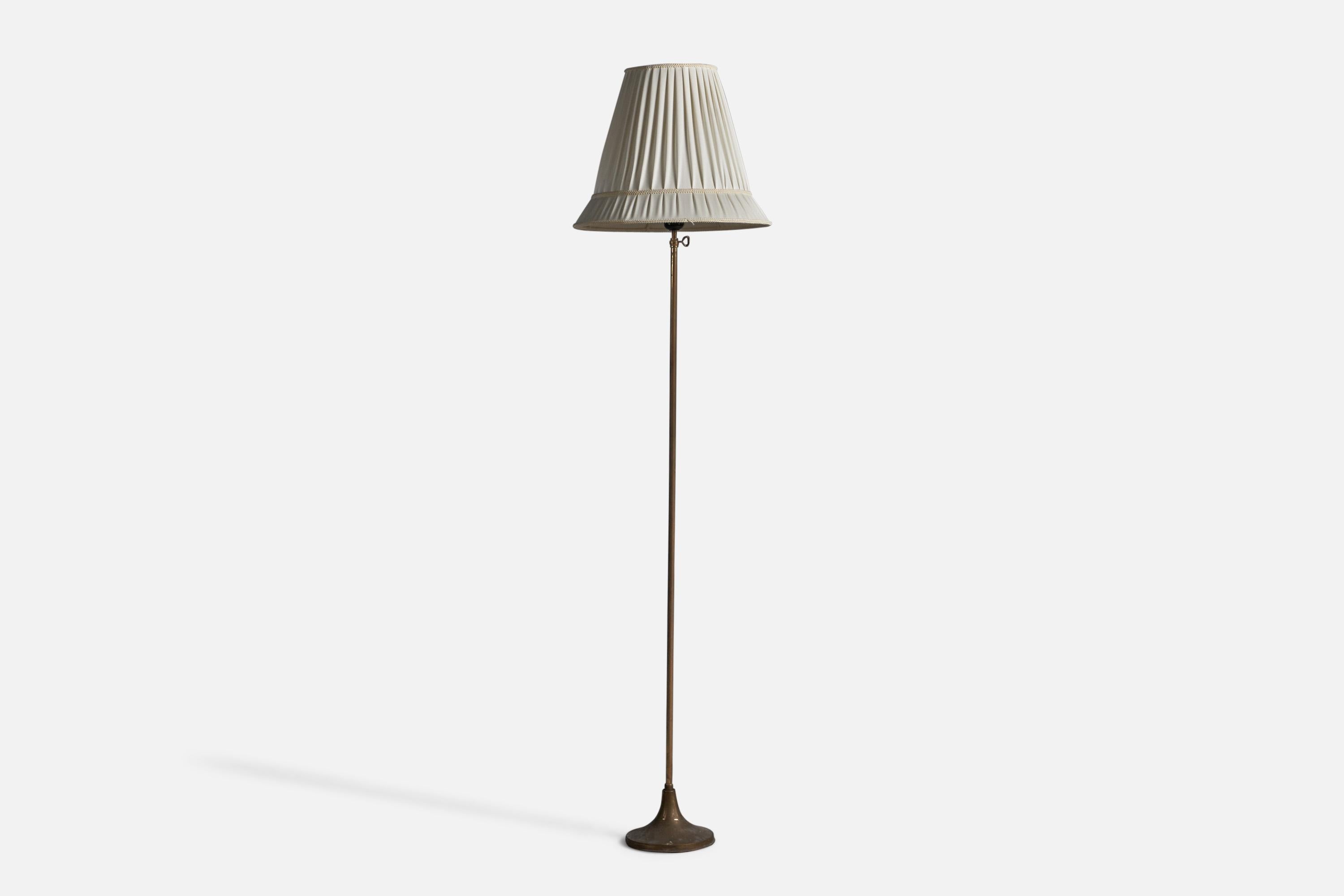 Lampada da terra regolabile in ottone e tessuto progettata e prodotta in Svezia negli anni '30.

Dimensioni complessive (pollici): 55,5