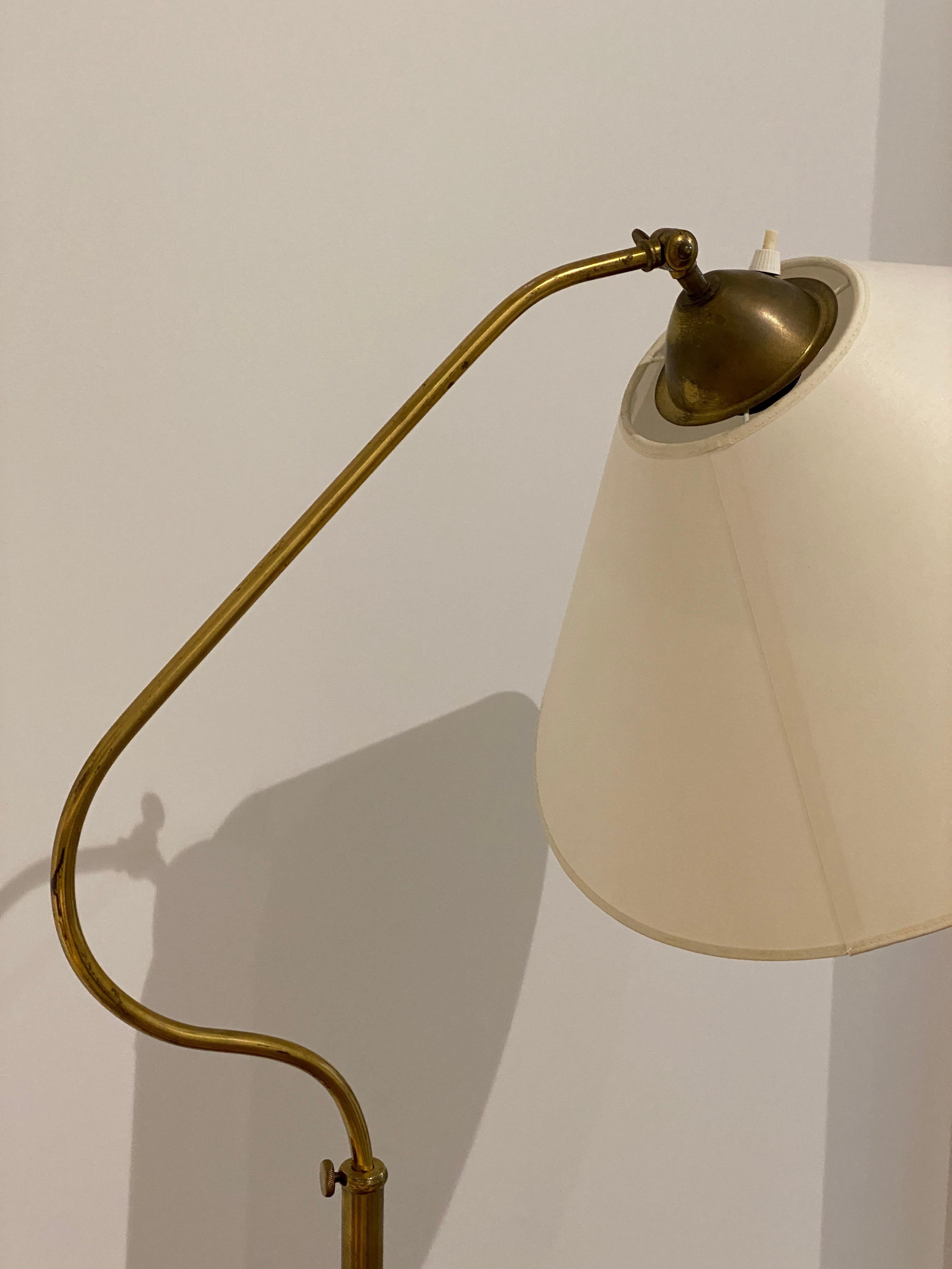 Swedish Designer, Adjustable Organic Floor Lamp, Brass, Fabric, 1940s, Sweden In Good Condition In High Point, NC