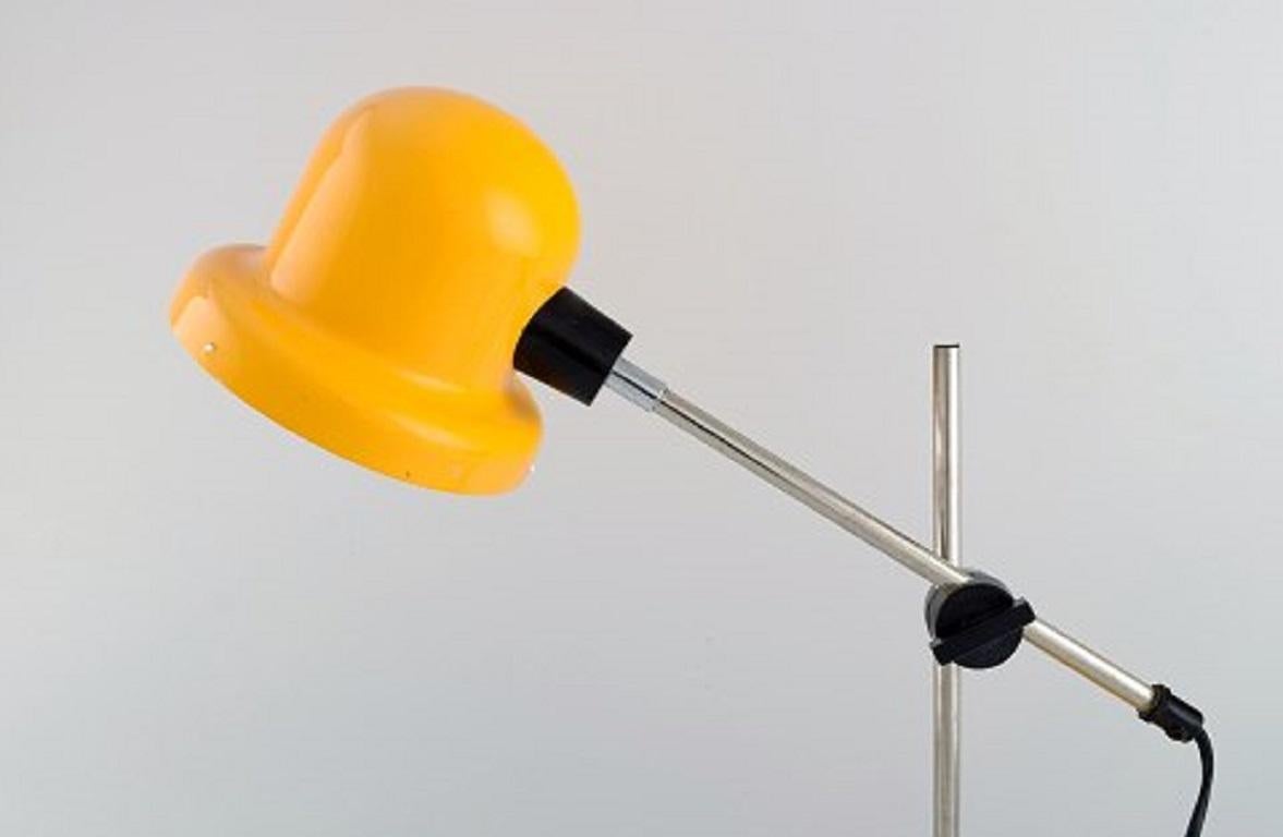 Swedish designer. Adjustable retro desk lamp in yellow lacquered metal and chrome. 
1970s.
Measures: Base diameter: 15 cm.
Screen diameter: 14.5 cm.
Full length: 71 cm.
In excellent condition.