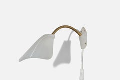 Diseñador sueco, Aplique regulable, latón, acrílico, Suecia, c. 1950