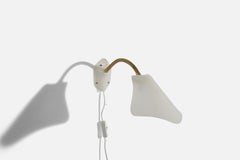 Designer svedese, applique regolabile, ottone, acrilico, Svezia, 1950 ca.