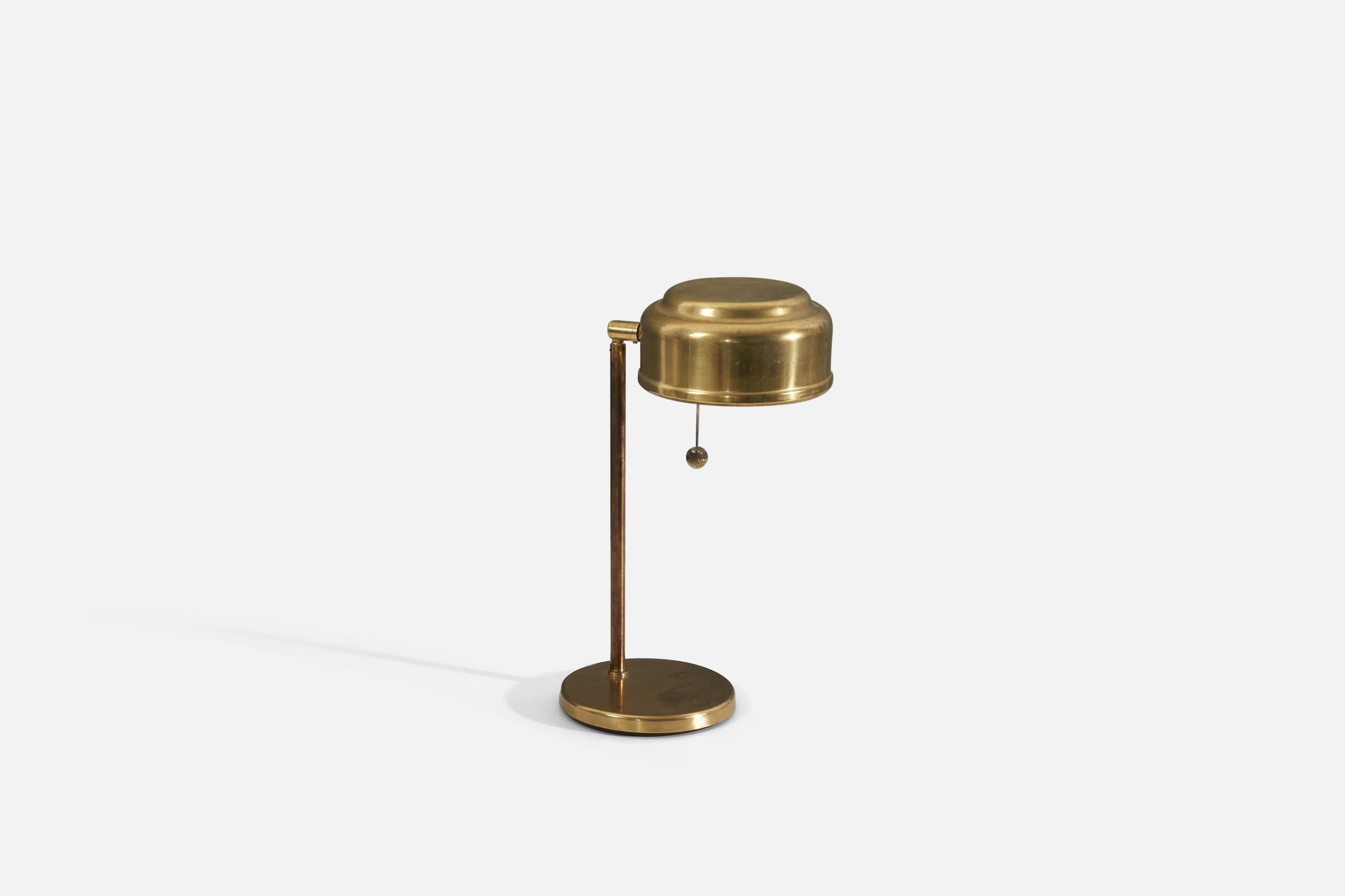 An adjustable brass table / desk lamp designed and produced in Sweden, 1960s.