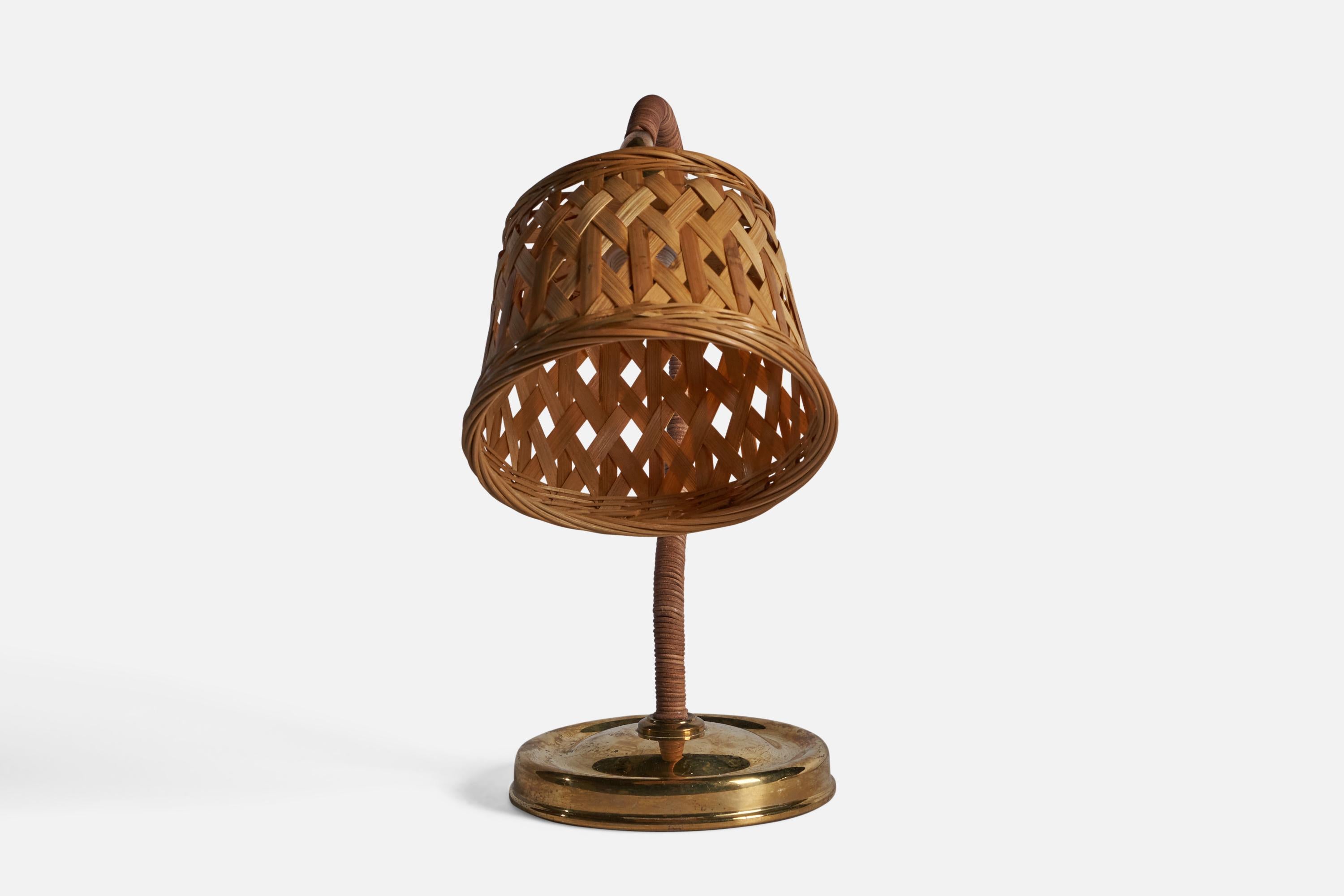 Swedish Designer, Adjustable Table Lamp, Rattan, Brass, Sweden, 1970s In Good Condition For Sale In High Point, NC