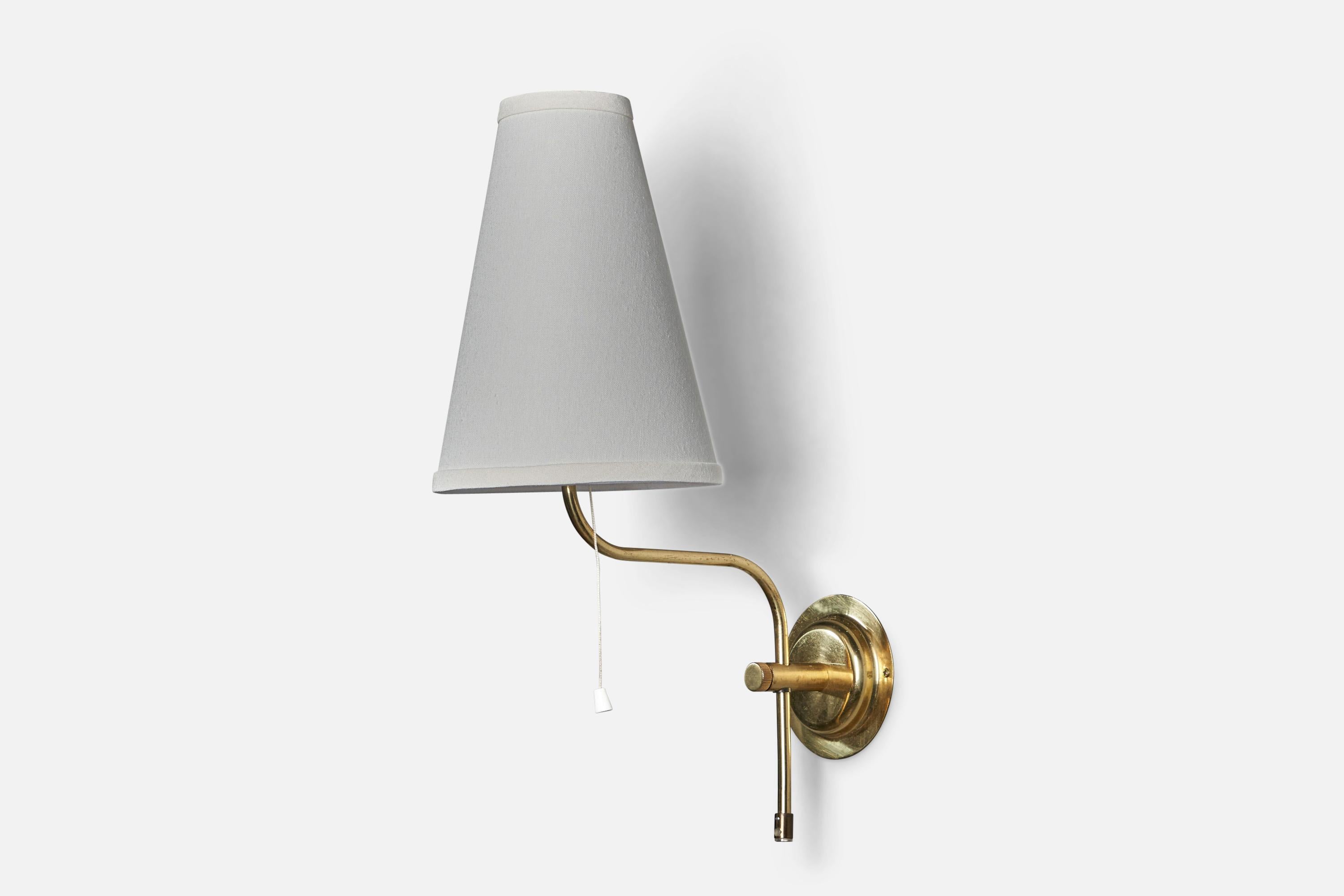 An adjustable brass and fabric wall light, designed and produced in Sweden, 1970s.

Overall Dimensions (inches): 20” H x 7.5” W x 13” D
Bulb Specifications: E-26 Bulb
Number of Sockets: 1
