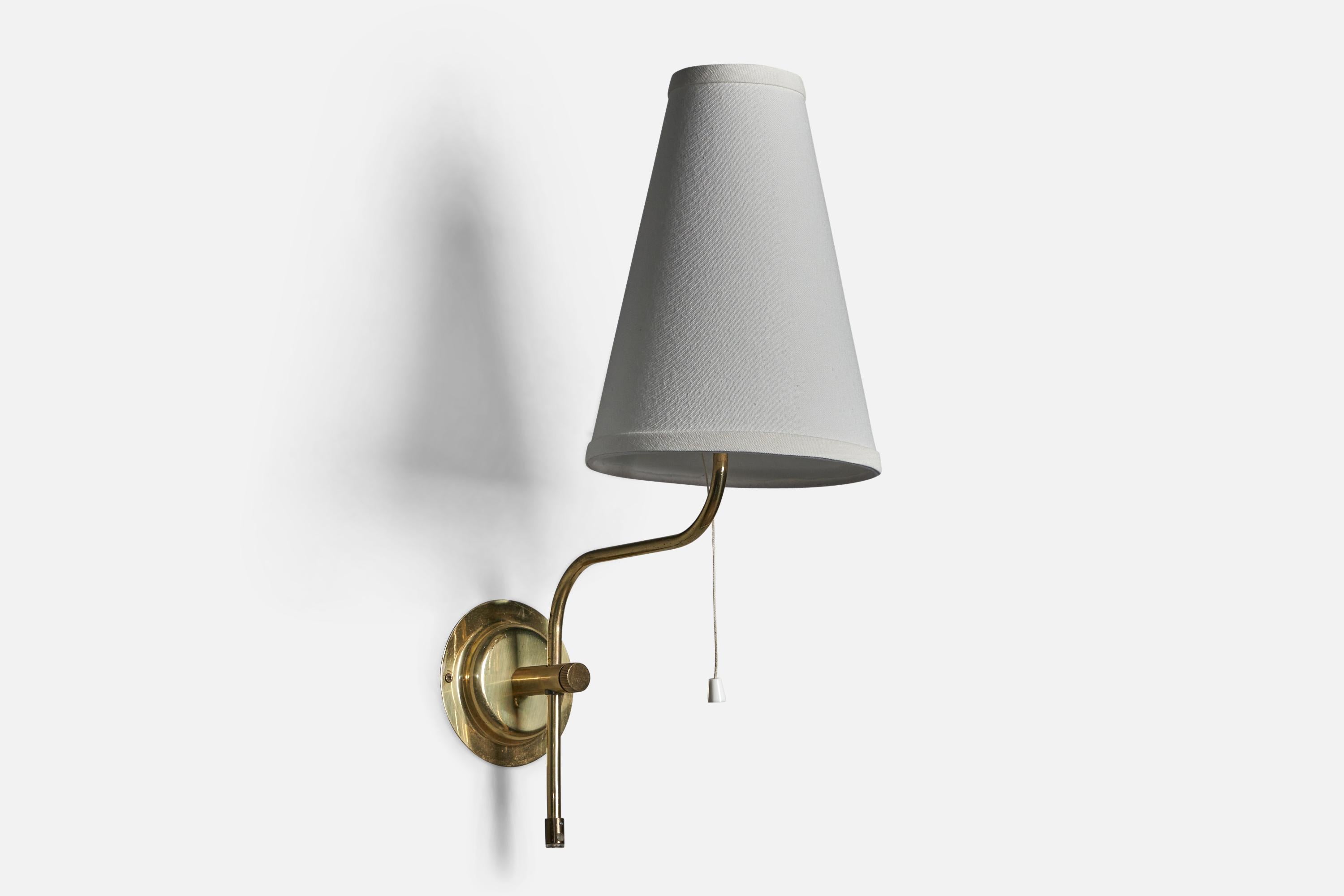 Swedish Designer, Adjustable Wall Light, Brass, Fabric, Sweden, 1970s In Good Condition For Sale In High Point, NC
