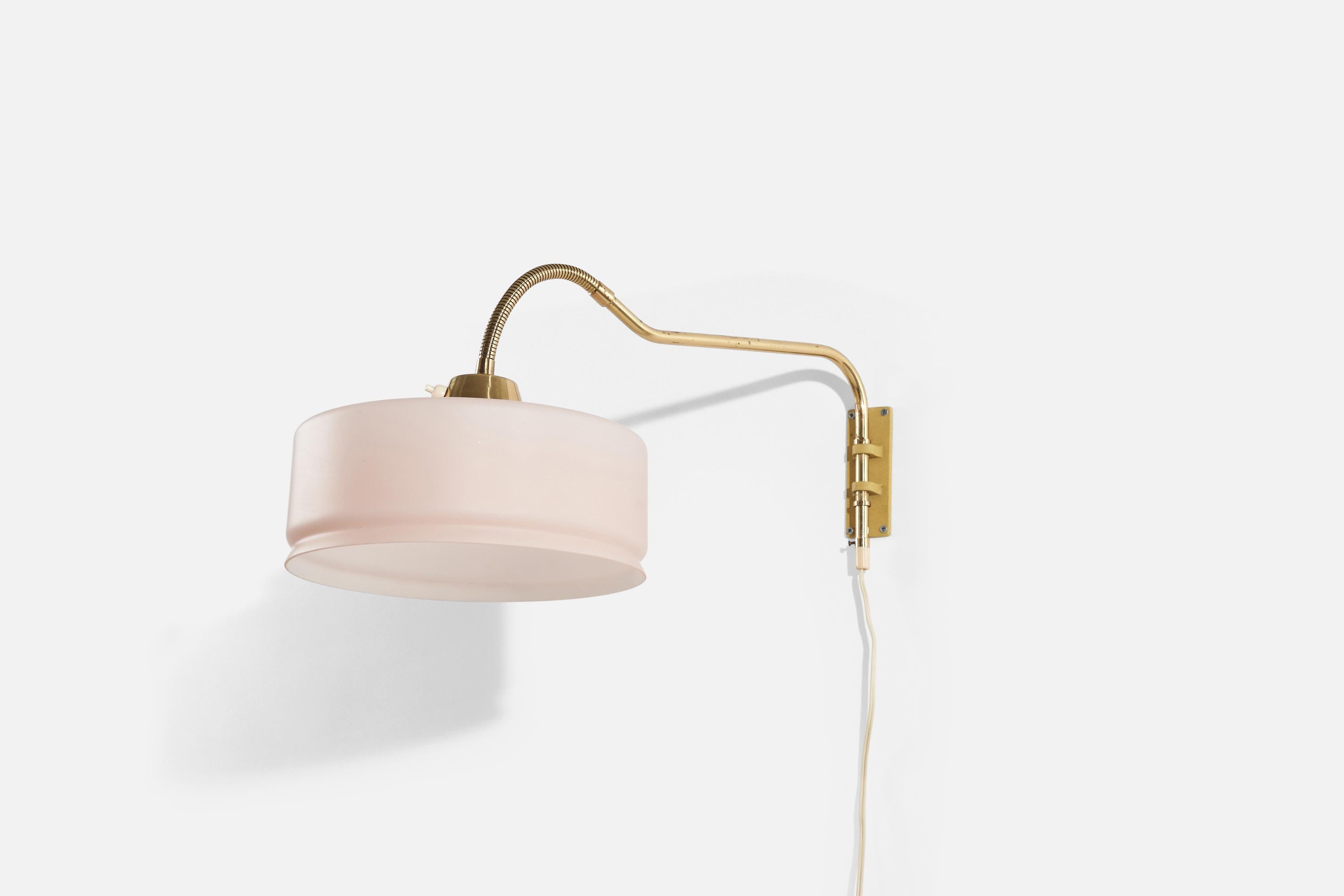 An adjustable, brass and glass wall light designed and produced in Sweden, c. 1950s.

Variable dimensions. Dimensions listed refer to the wall light mounted as illustrated in first image. 

Dimensions of back plate (inches) : 5.25 x 1.875 x