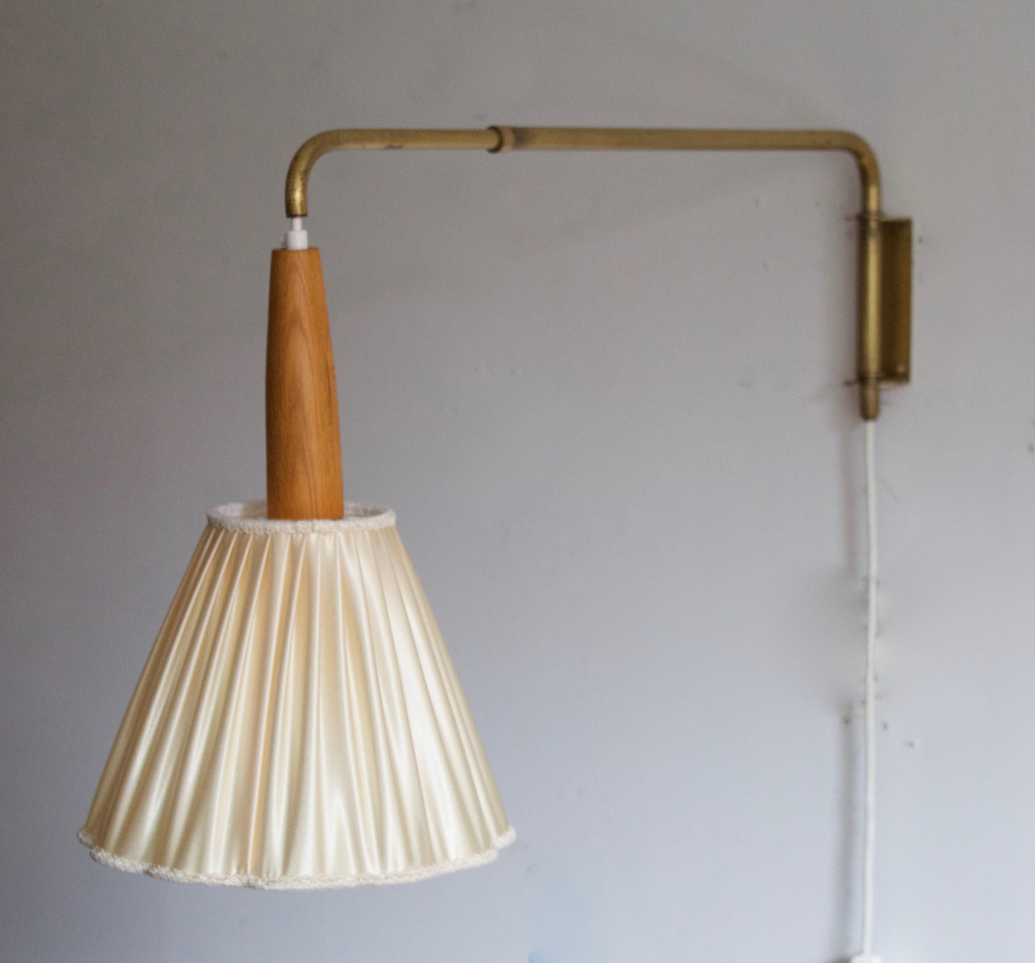 Mid-20th Century Swedish Designer, Adjustable Wall Light, Brass, Oak, Fabric, Sweden, 1940s