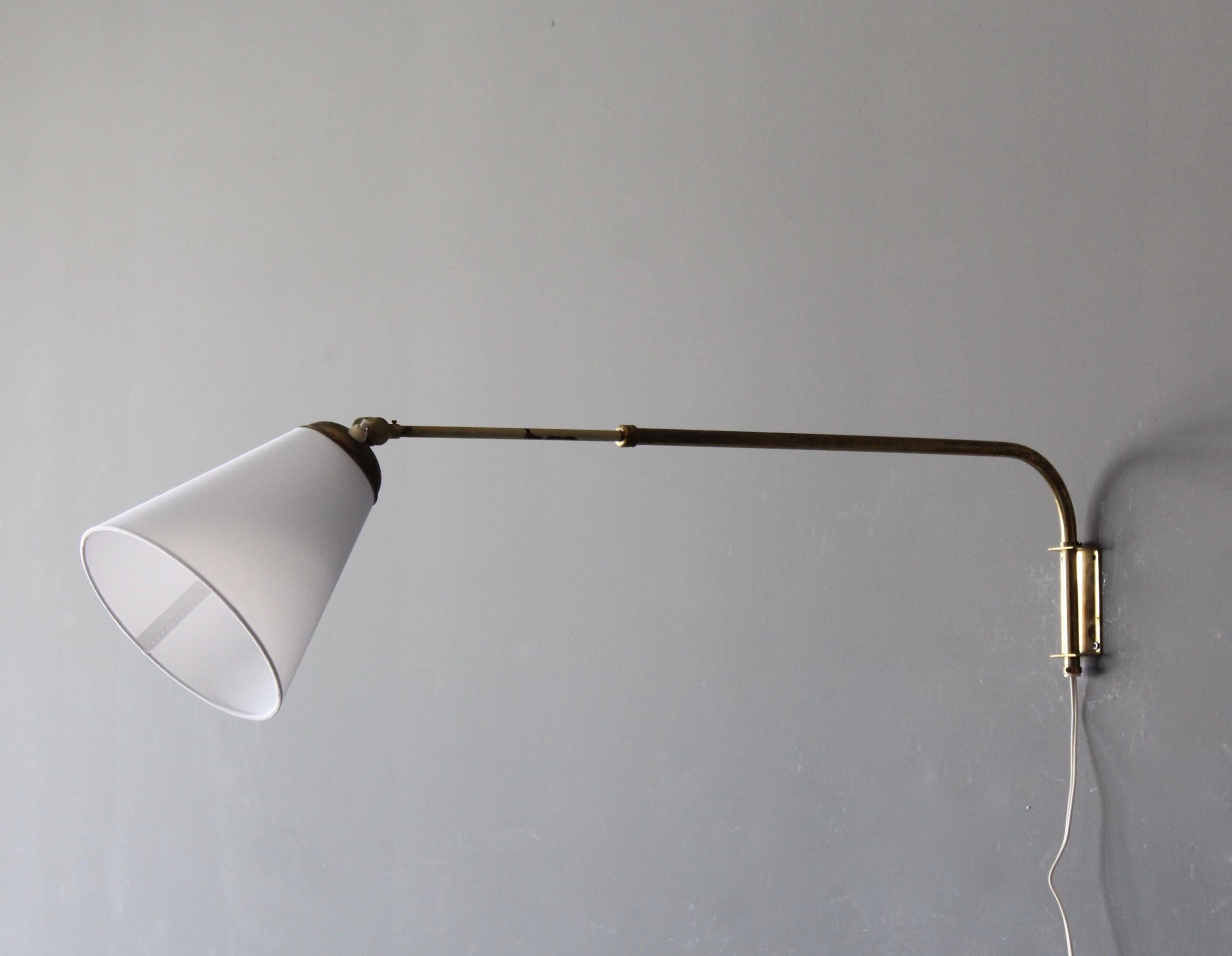A functionalist wall light / task light, designed and produced in Sweden, 1940s-1950s. Features brass. Brand new fabric lampshade. With telescopic arm.

Takes one lightbulb on E27 socket. No stated max wattage, not UL listed. Constructed for