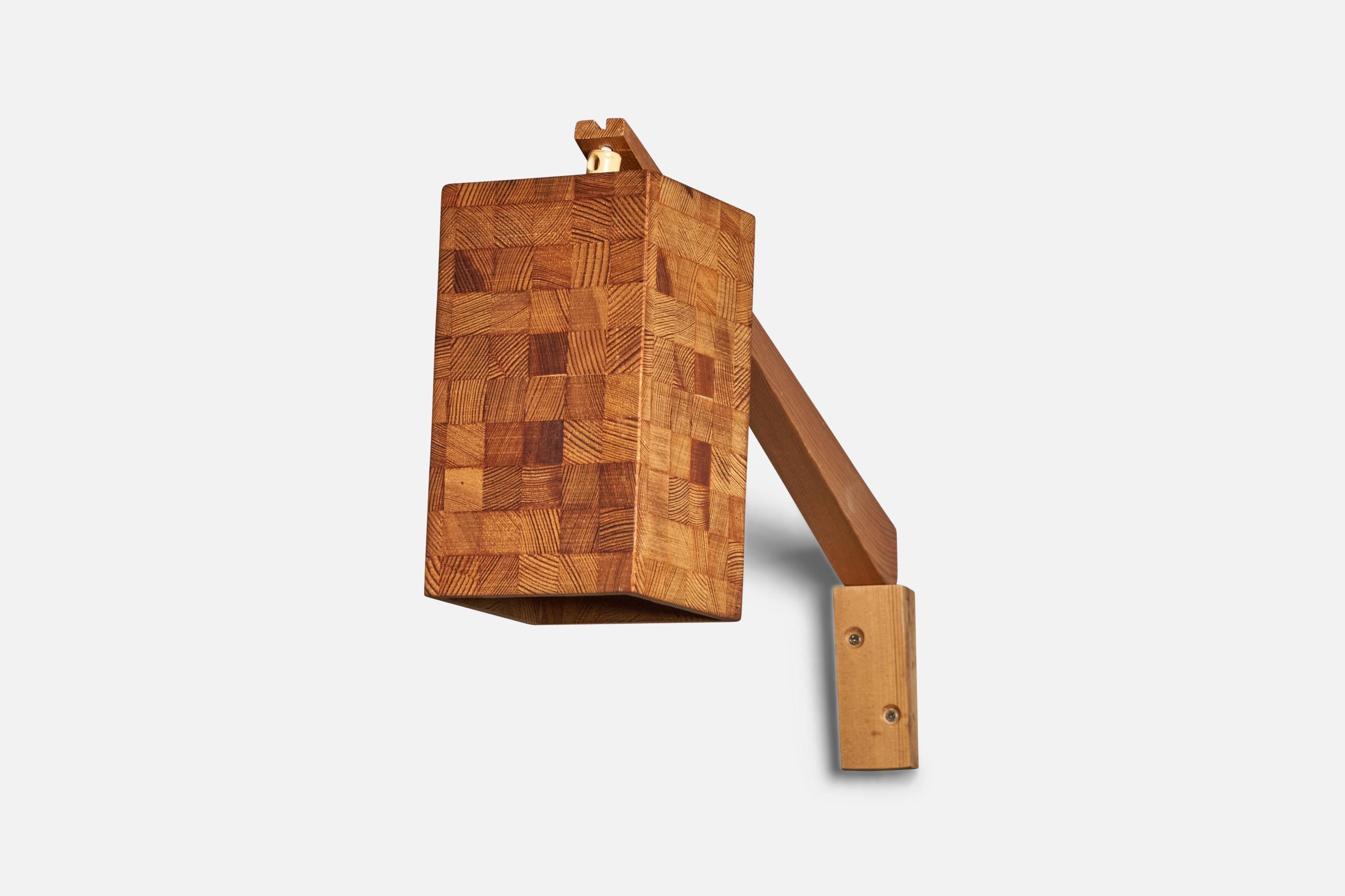 Schwedische Designerin, verstellbare Wandleuchte, Kiefernholz, Schweden, 1970er Jahre (Postmoderne) im Angebot