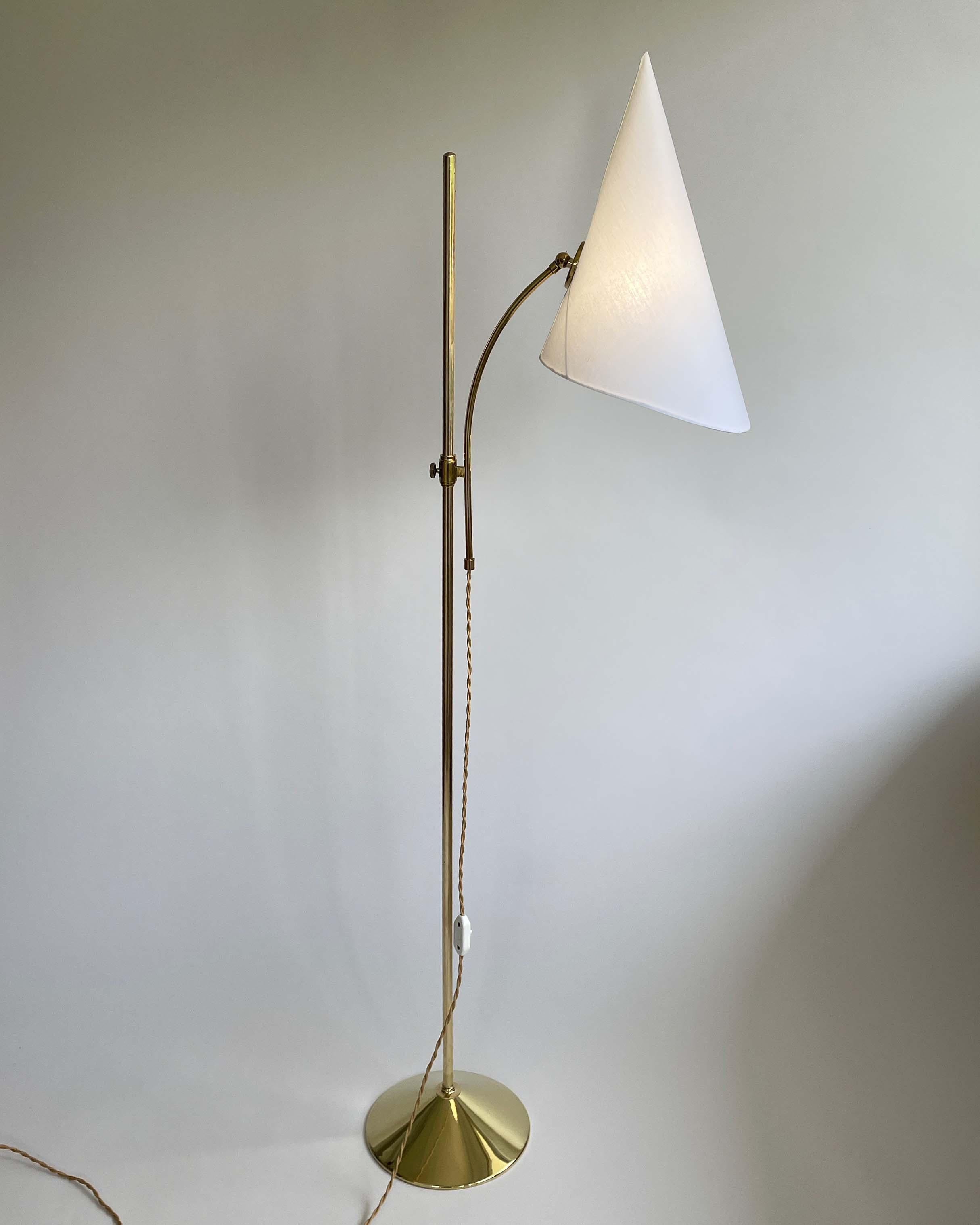 Lampadaire ajustable en laiton à chapeau de sorcière du designer suédois, années 1950 en vente 11