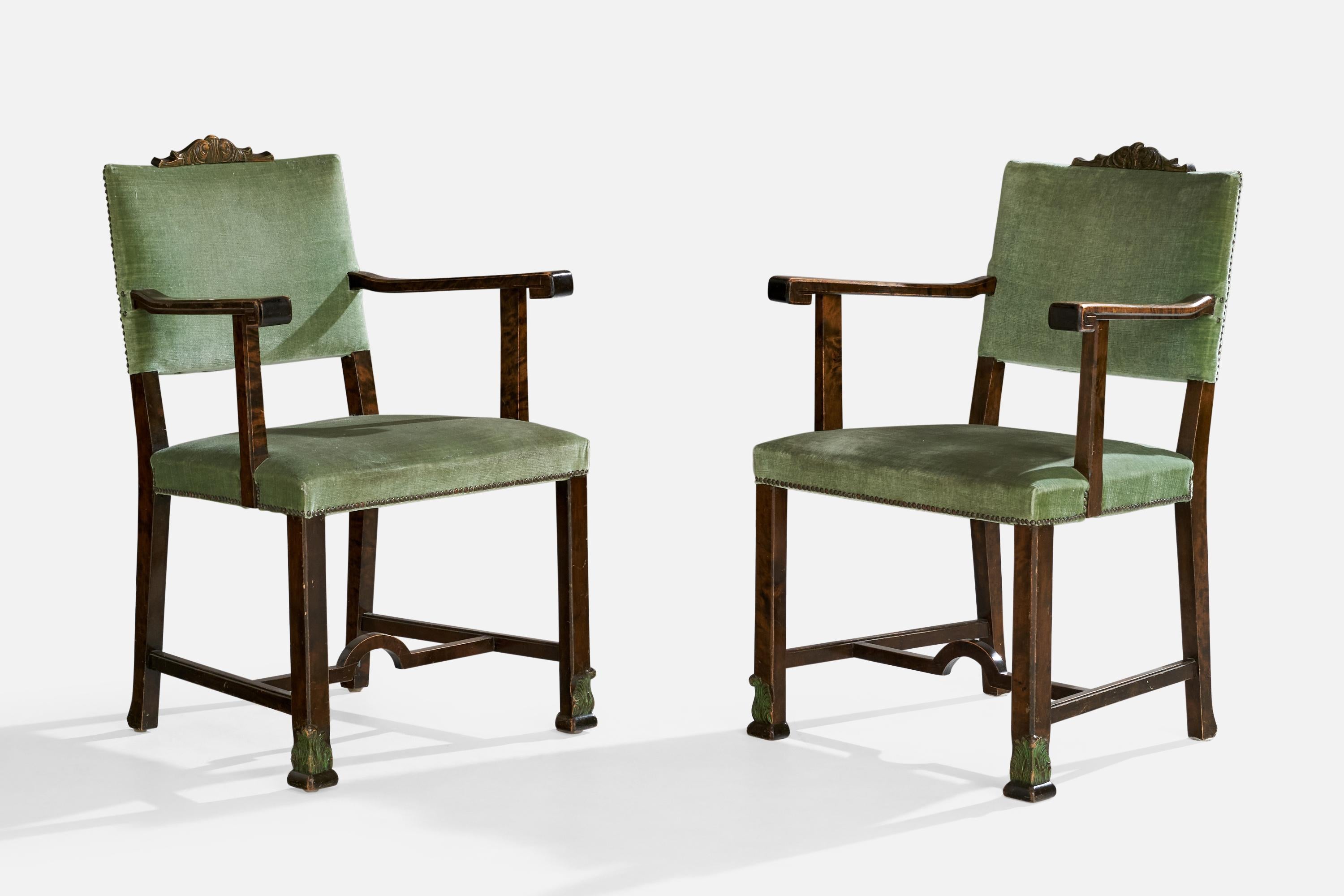 Paire de fauteuils en bois teinté foncé et en velours vert, conçus et fabriqués en Suède, C.C.

Dimensions : 36