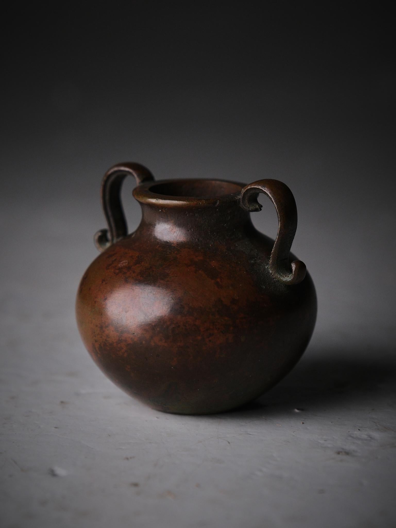 Scandinavo moderno Vaso in bronzo art déco di design svedese, anni '30 in vendita