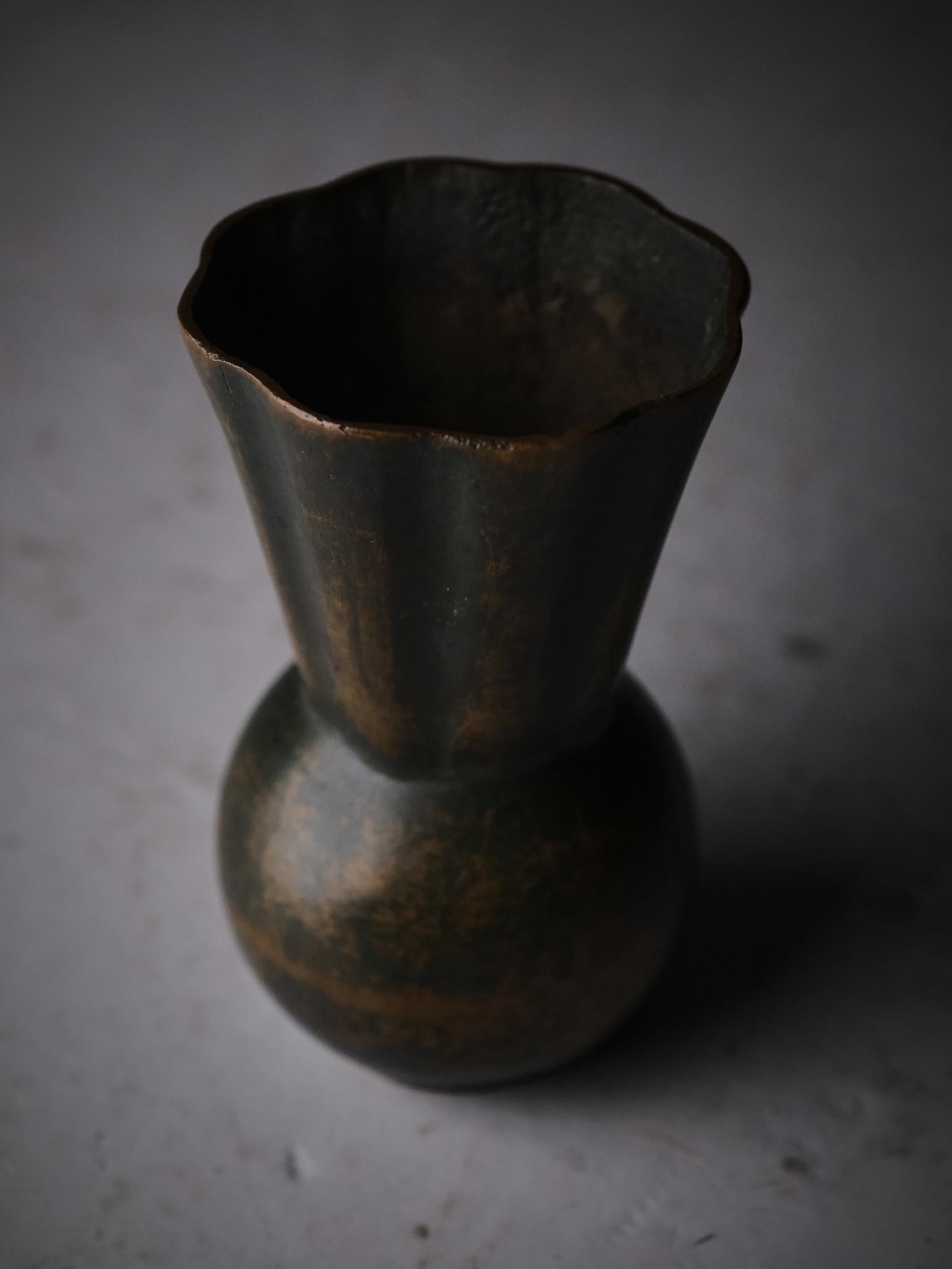 Schwedische Designer-Vase aus Bronze im Art déco-Stil, 1930er Jahre (Skandinavische Moderne) im Angebot