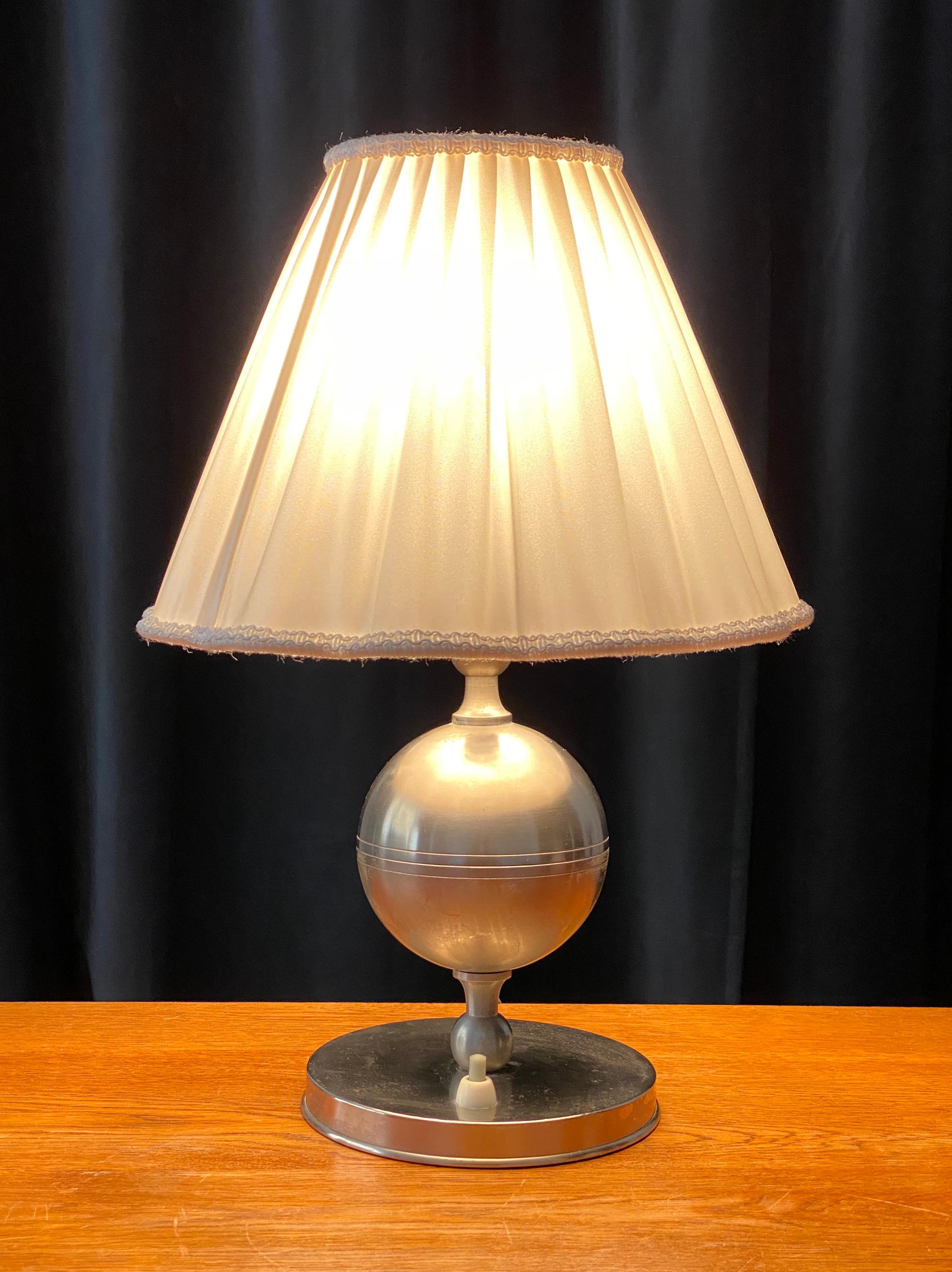 Swedish Designer, Art Deco Table Lamp, Pewter, White Fabric Sweden, 1930s In Good Condition In High Point, NC