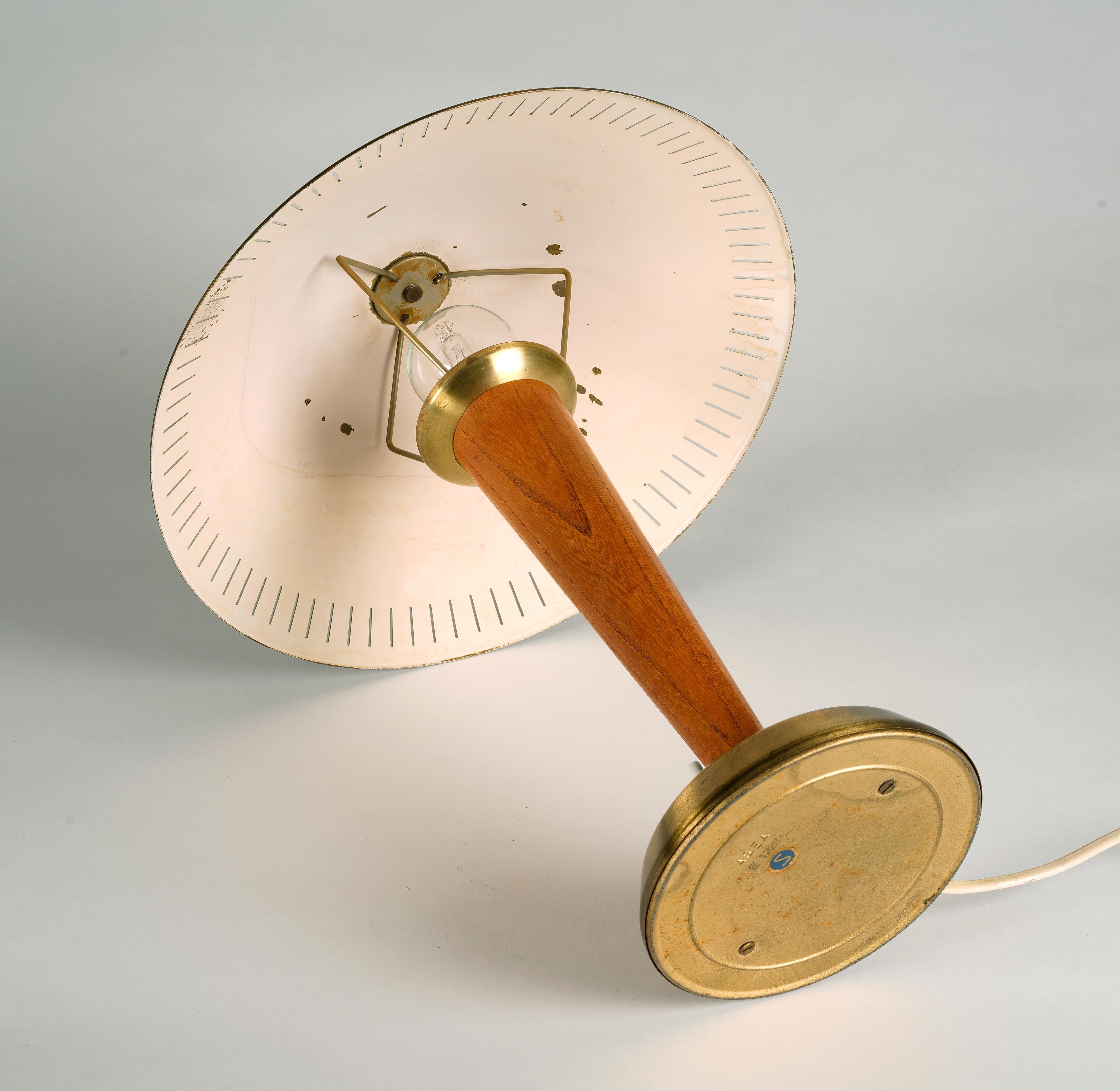 Stained Swedish designer, ASEA desk lamp in brass and stained elm, 1940s For Sale