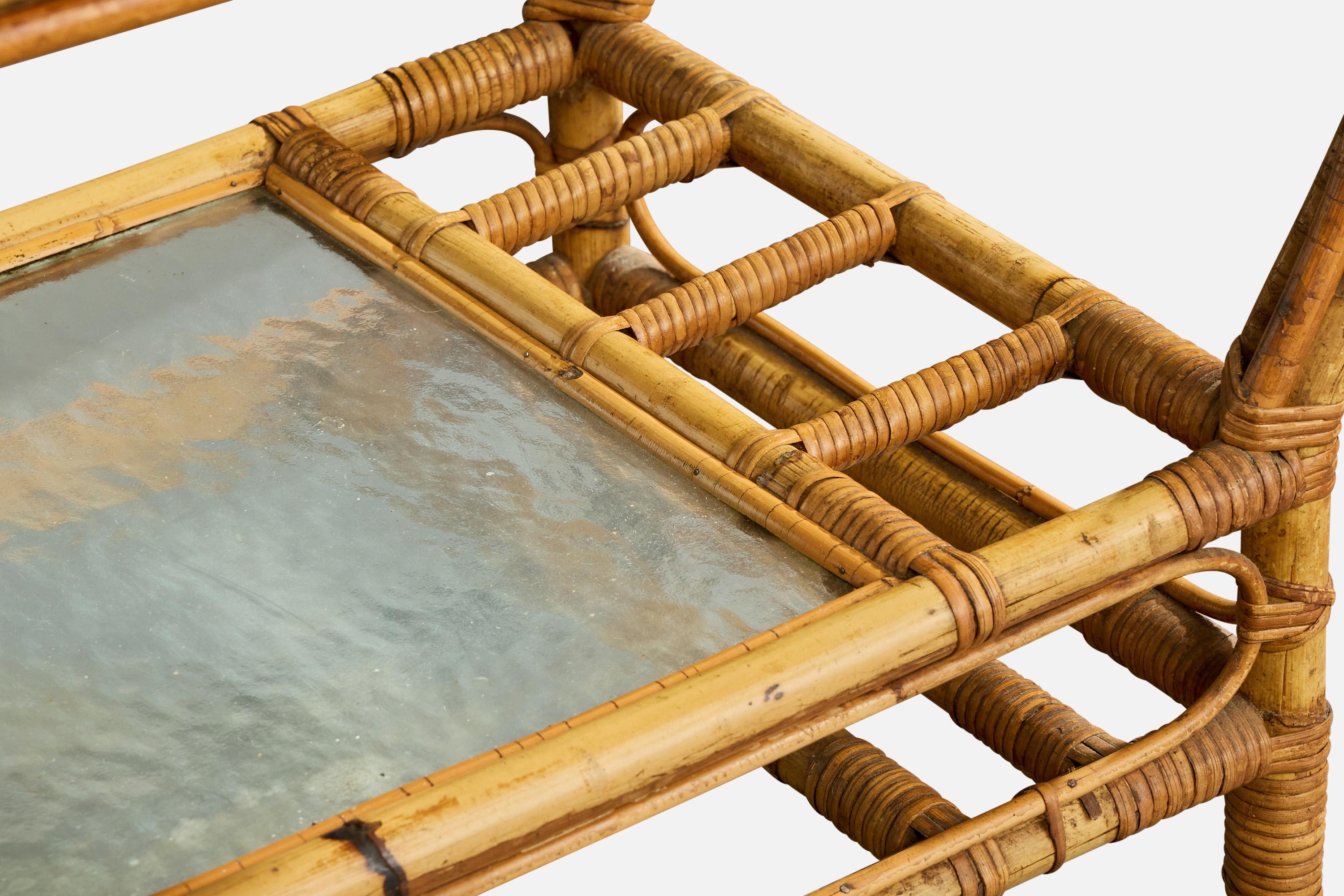 Designer suédois, chariot de bar, bambou, rotin, verre, Suède, années 1950 en vente 2