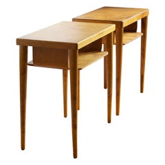 Designer suédois, tables de chevet / tables de nuit en bouleau, Suède, vers les années 1940