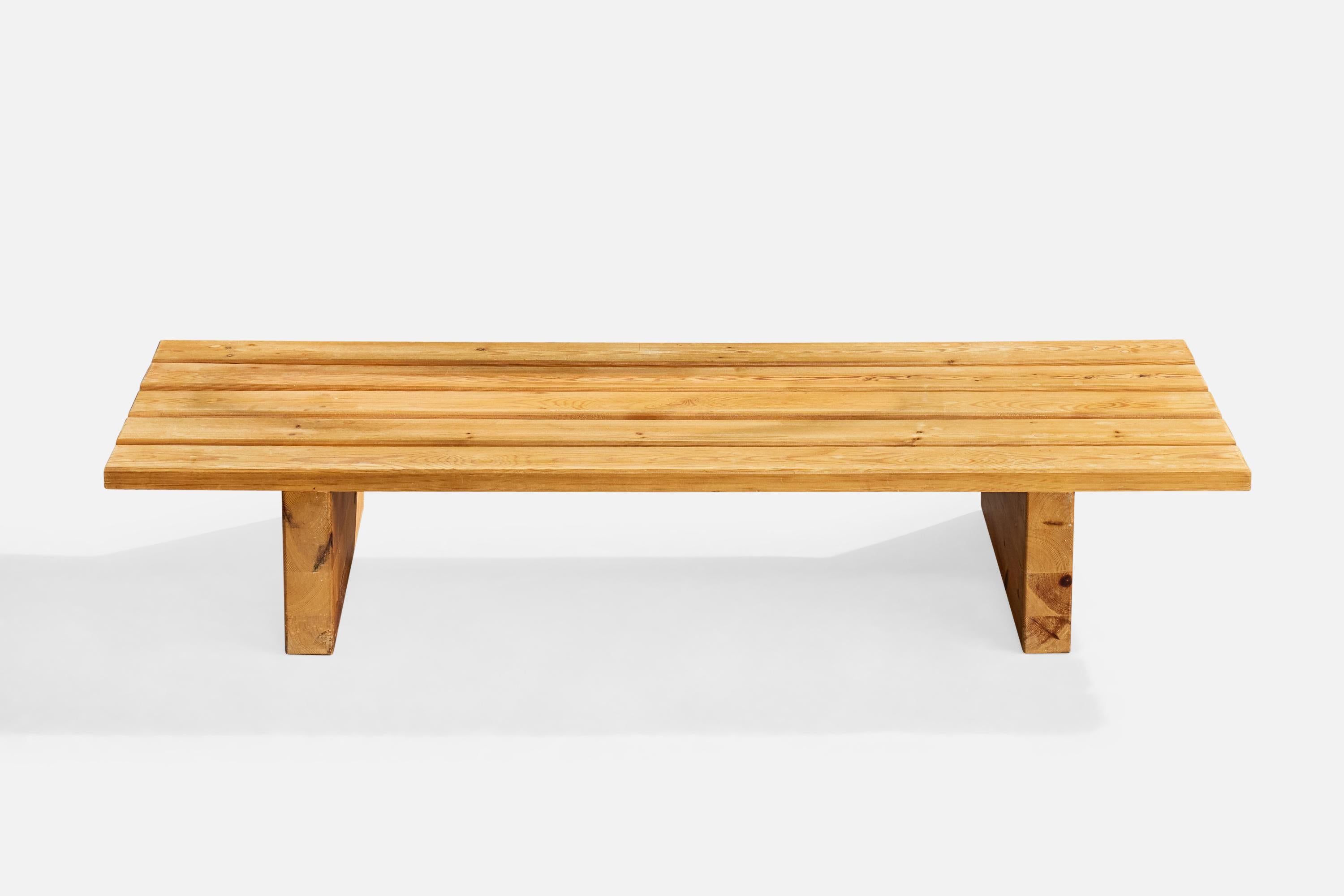 Mid-Century Modern Créateur suédois, banc, pin, Suède, années 1970 en vente