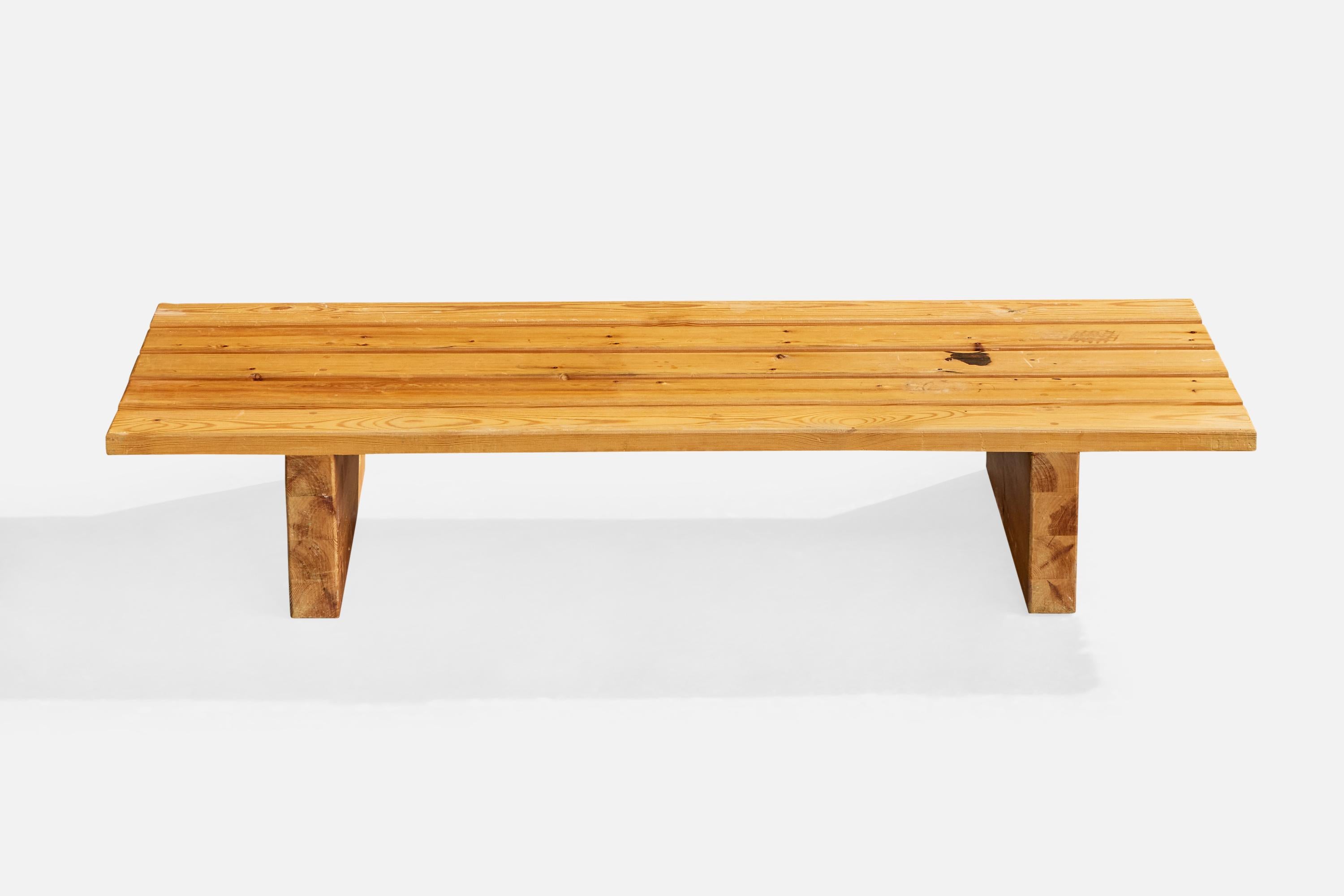 Mid-Century Modern Créateur suédois, banc, pin, Suède, années 1970 en vente