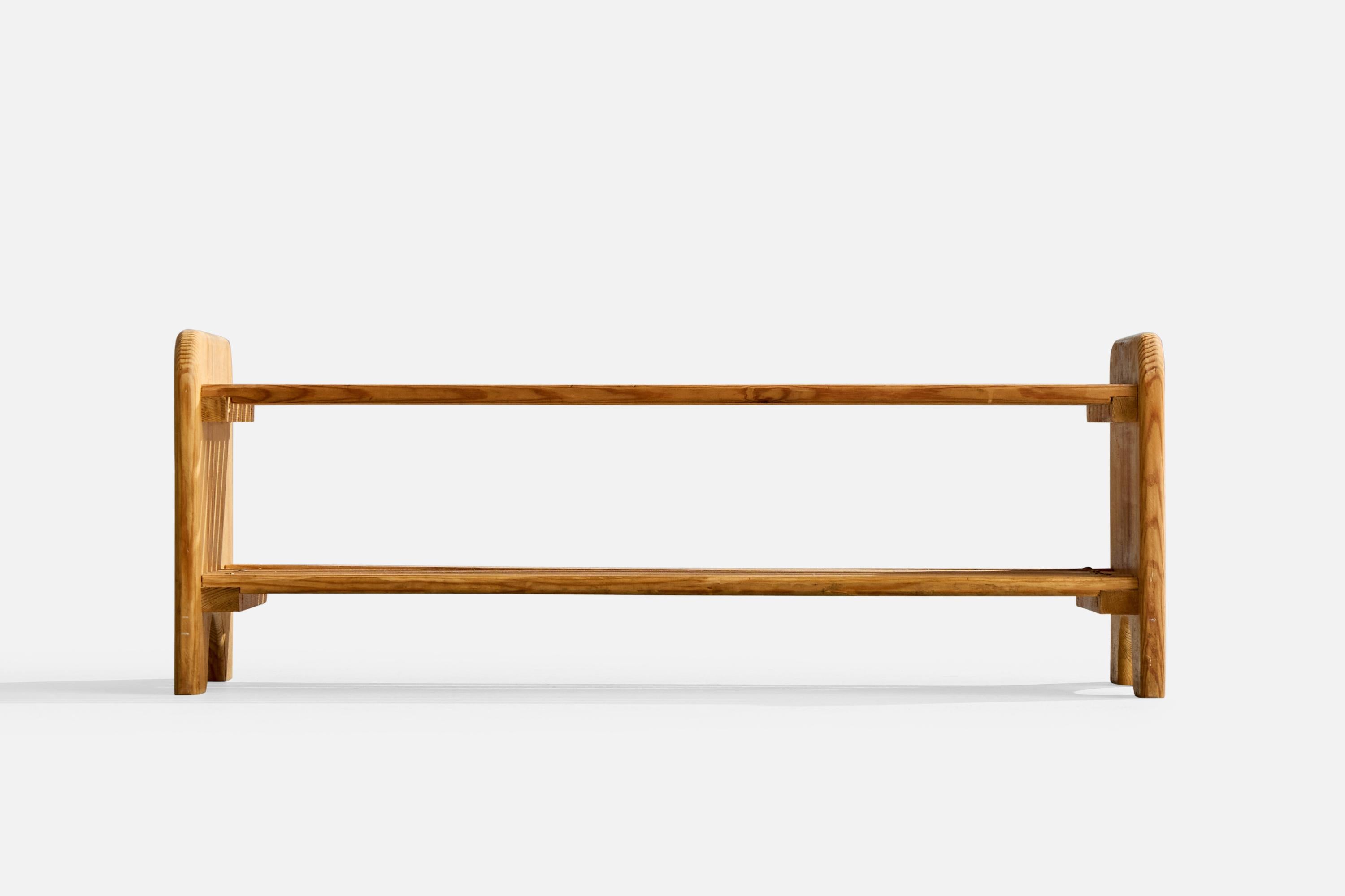 Swedish Designer, Bench, Pine, Sweden, 1970s In Good Condition For Sale In High Point, NC