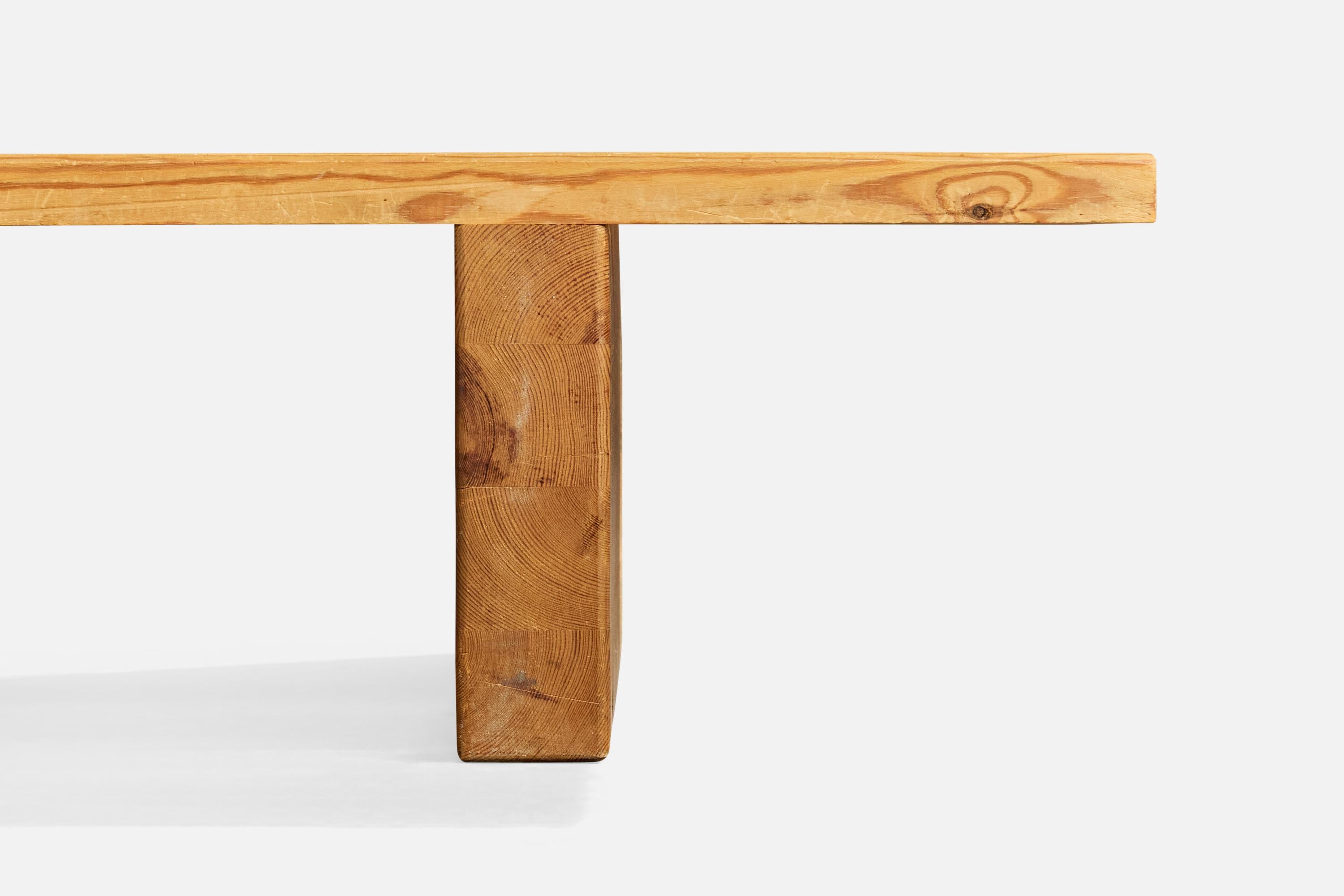 Créateur suédois, banc, pin, Suède, années 1970 État moyen - En vente à High Point, NC