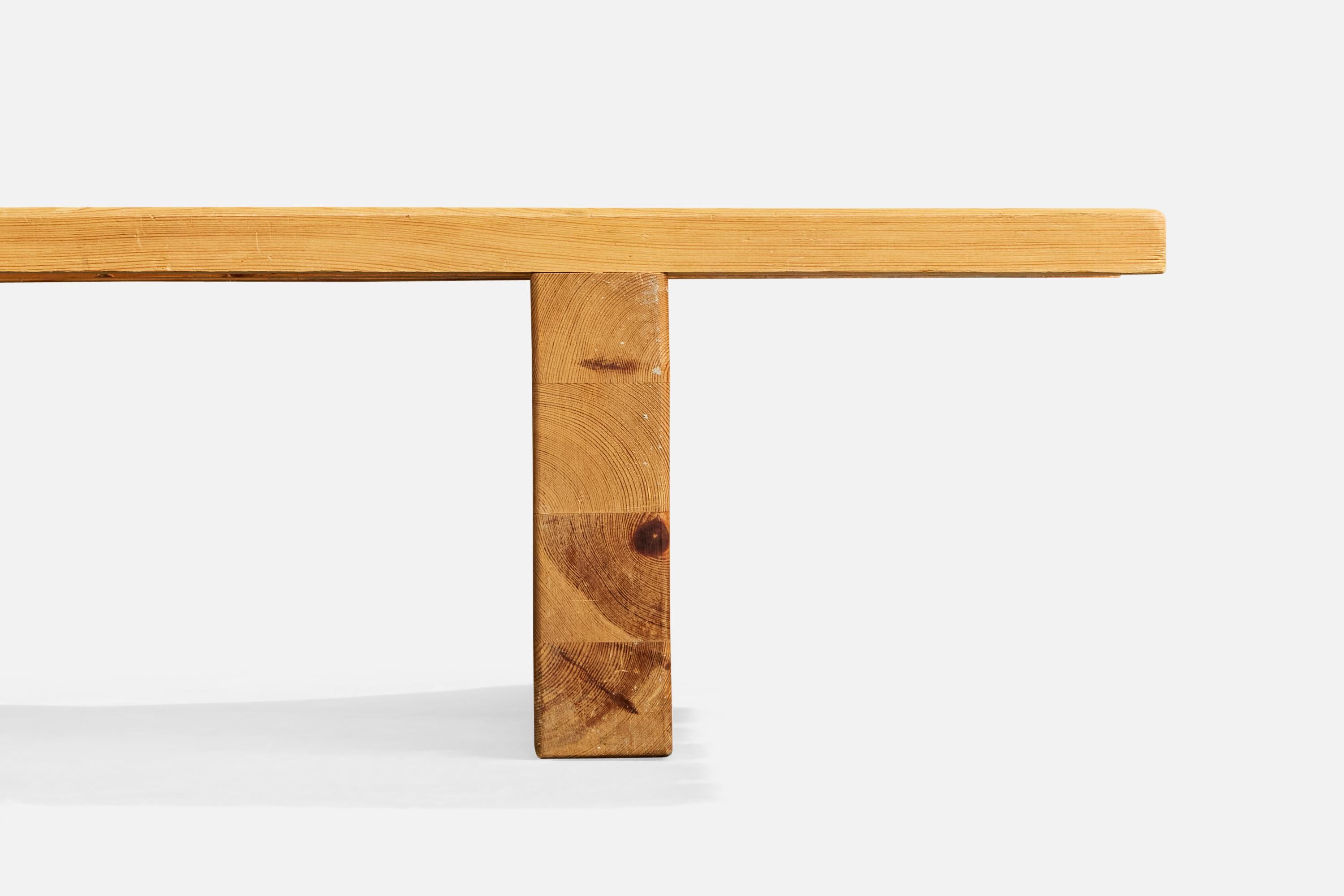 Créateur suédois, banc, pin, Suède, années 1970 État moyen - En vente à High Point, NC