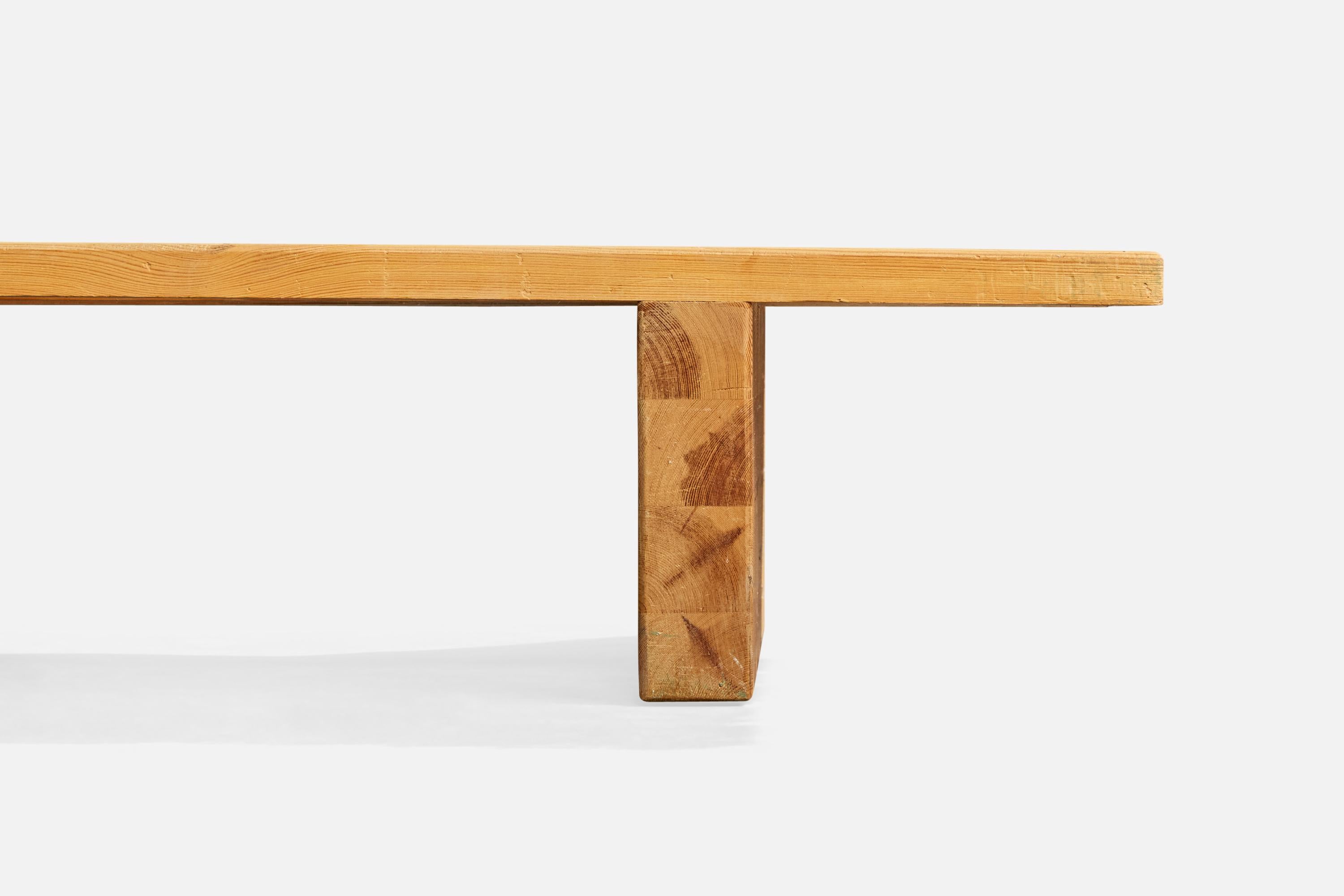 Créateur suédois, banc, pin, Suède, années 1970 État moyen - En vente à High Point, NC