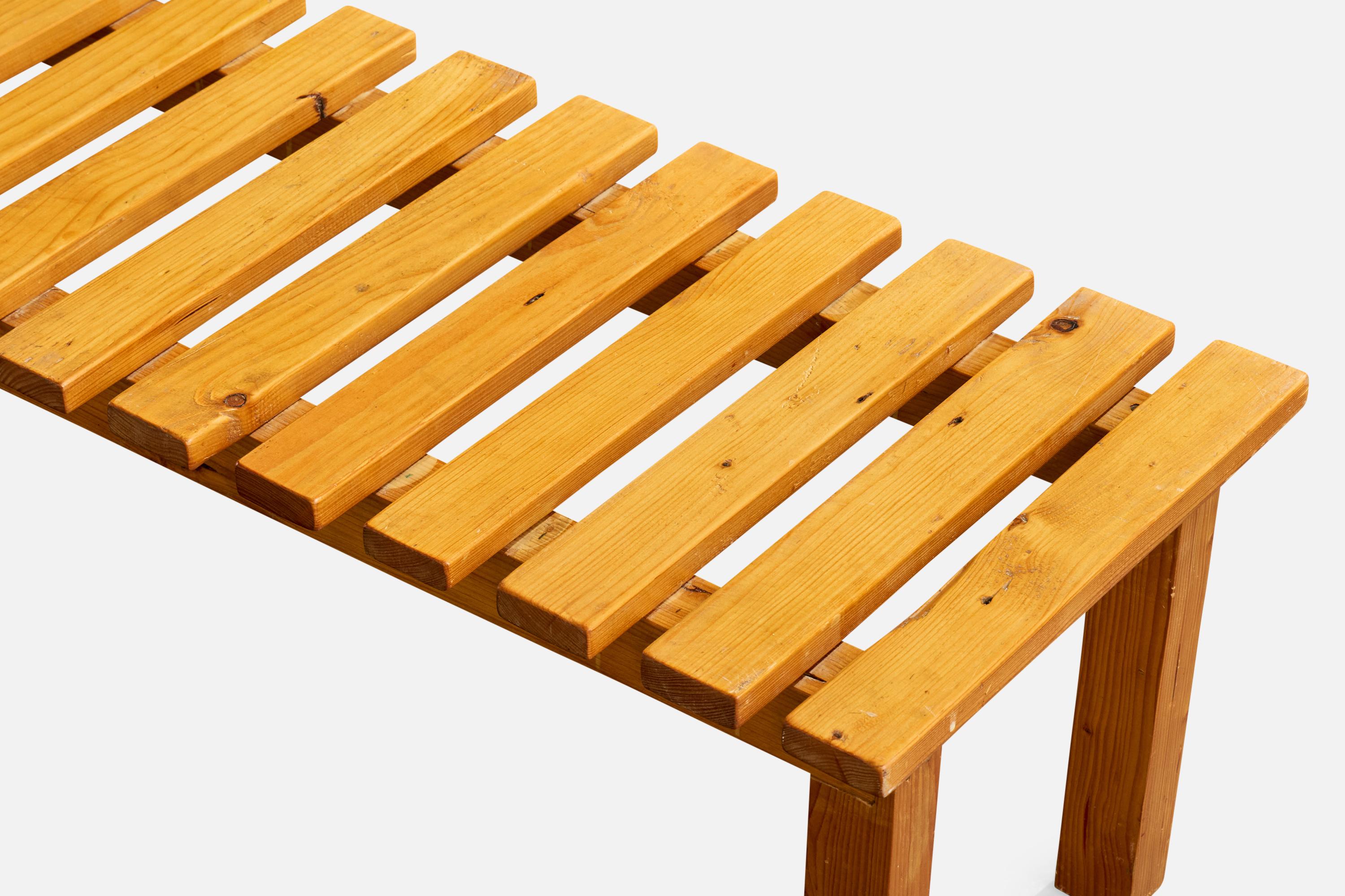 Fine XX secolo Panchina di design svedese, Pino, Svezia, anni '1970 in vendita