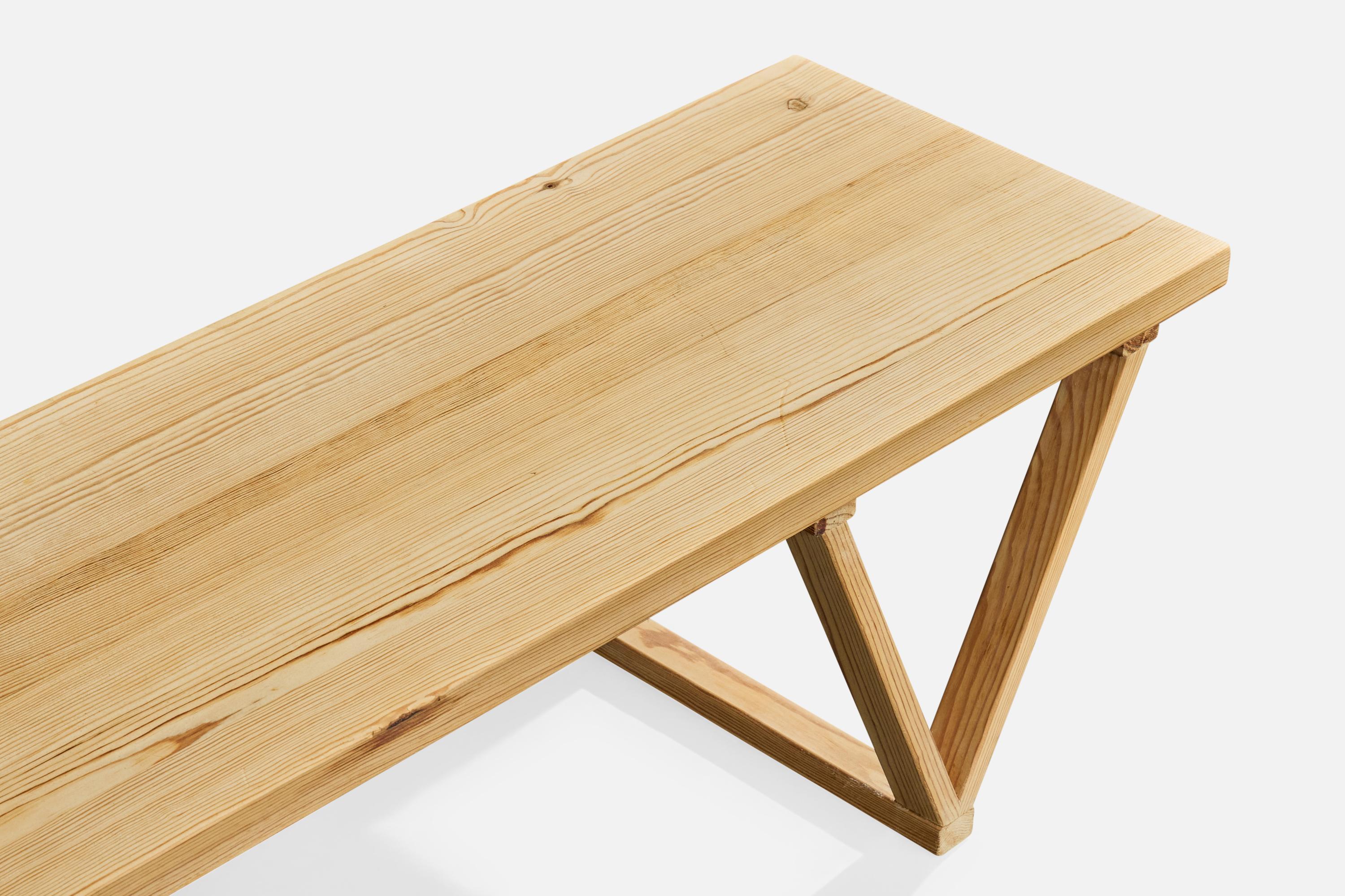 Créateur suédois, banc, pin, Suède, années 1990 État moyen - En vente à High Point, NC