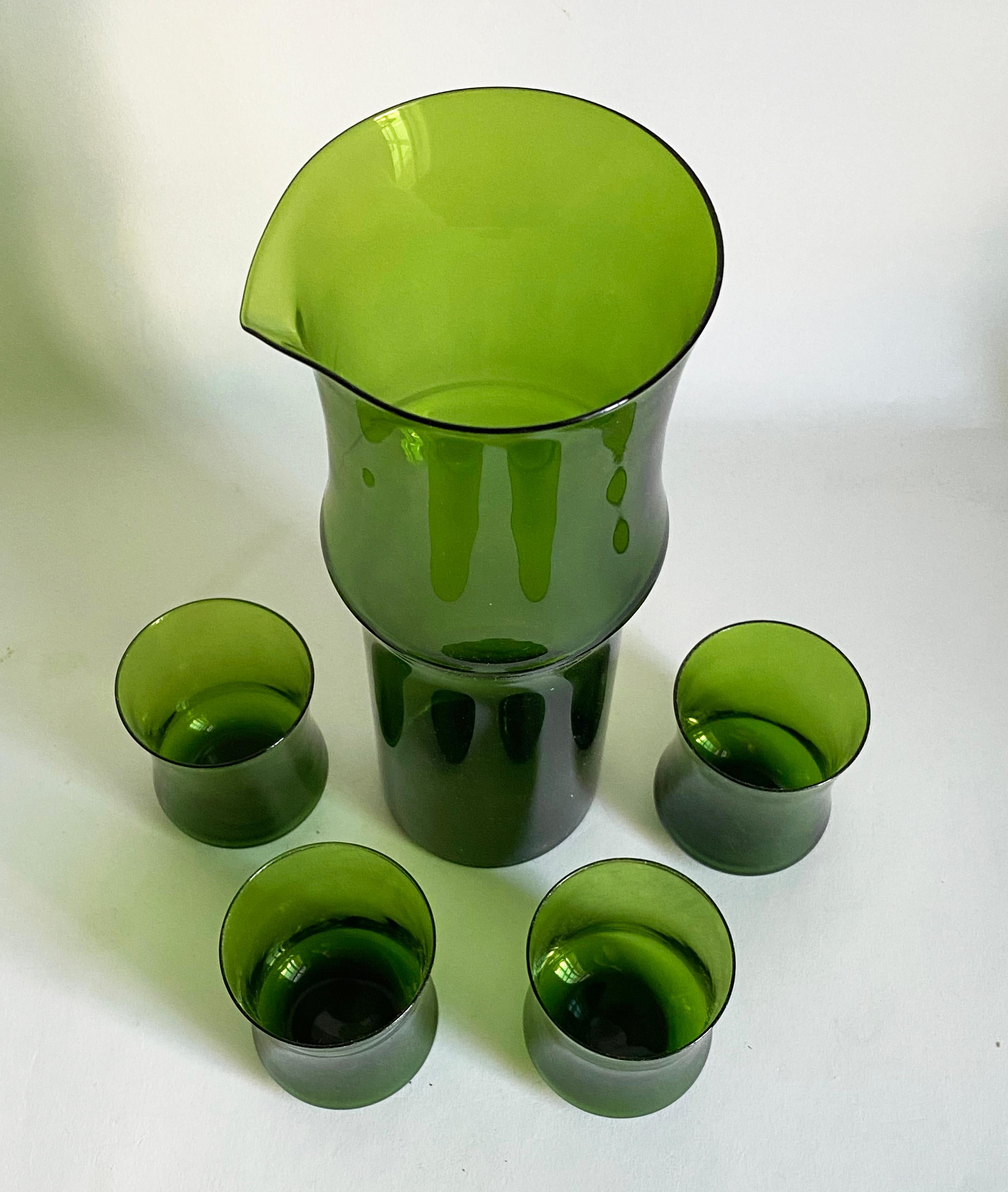 Schwedischer Designer Bo Borgström für Aseda Grünes Glas-Bargeschirr-Krugset (20. Jahrhundert) im Angebot