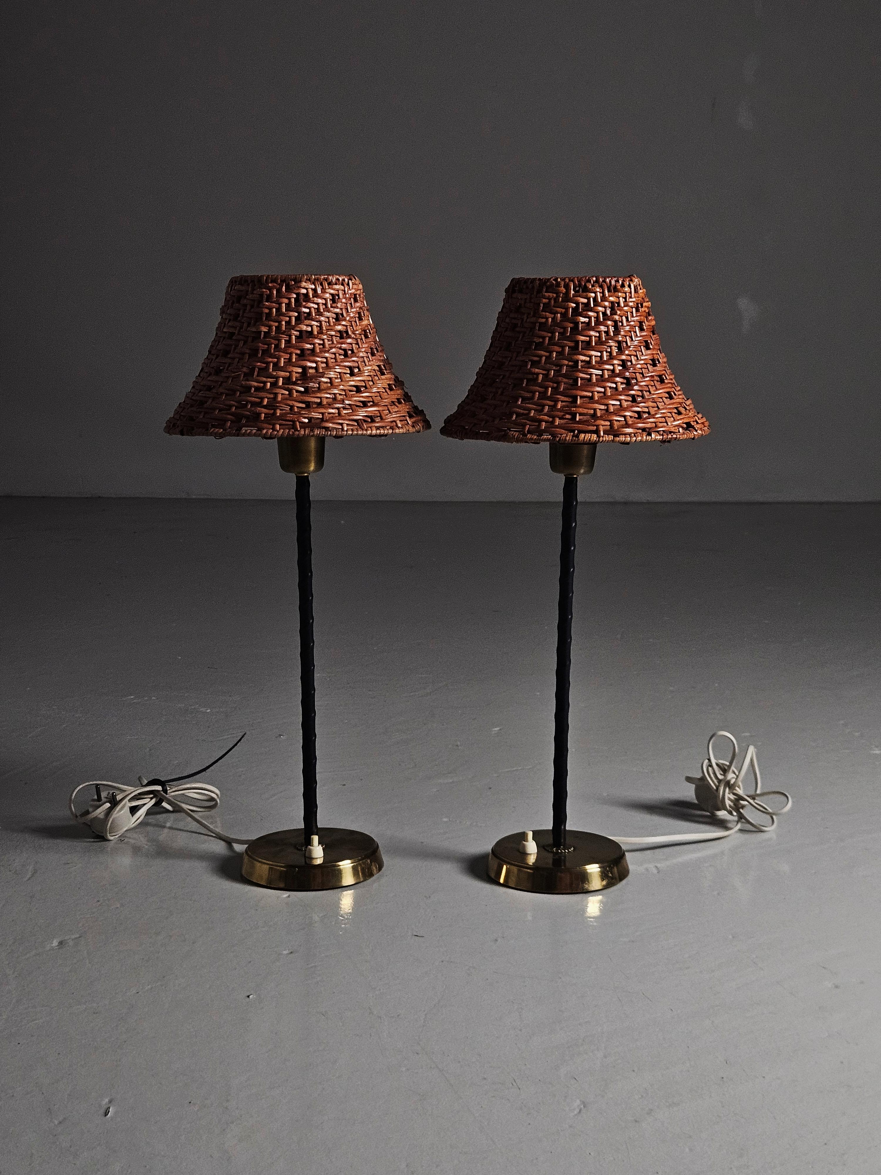 Slim pair of table lamps produced by Falkenberg, Sweden, during the 1960s. 

Elegant impression with its brass and wrapping in dark blue leather. 