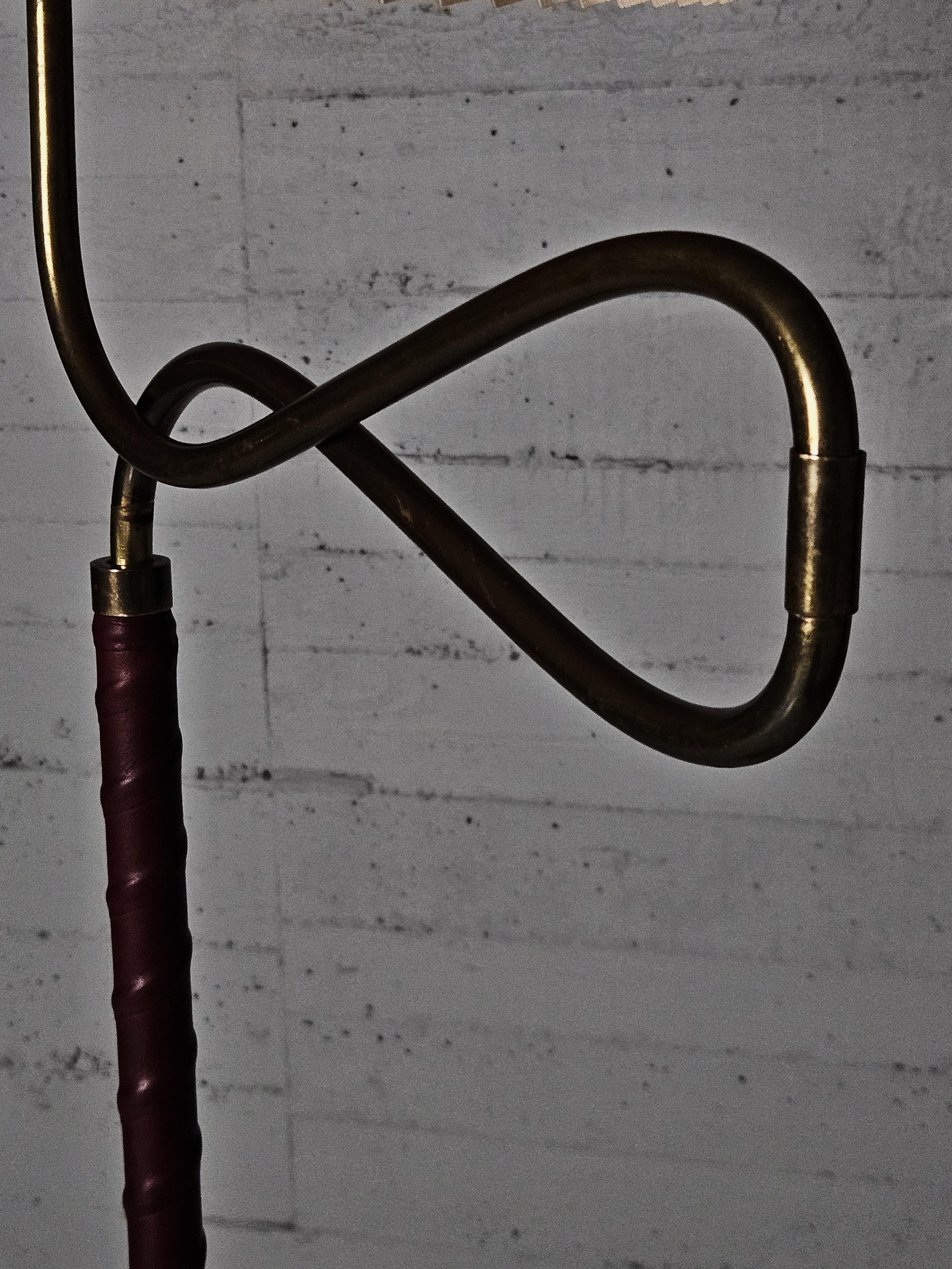Swedish designer brass, leather and elm floor lamp '4622' by Elhå, 1940s For Sale 2