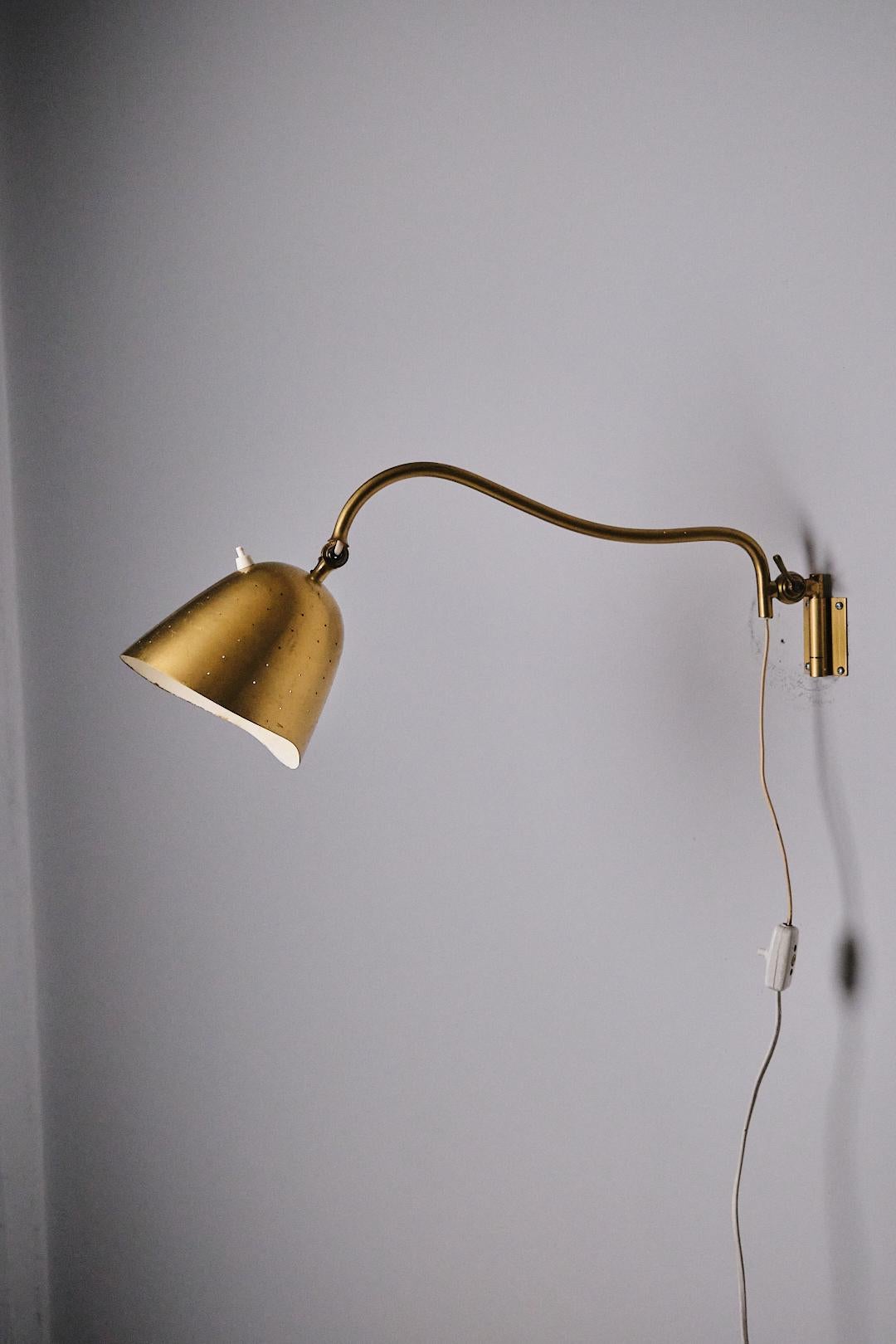 Scandinavian Modern Swedish designer brass wall lamp by Boréns, 1940s