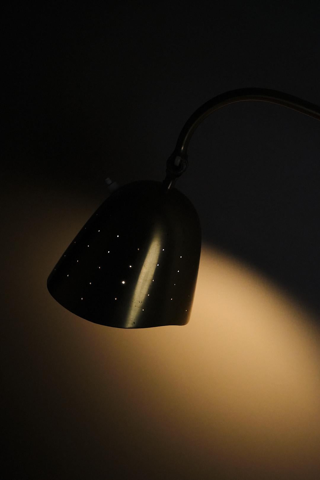 Swedish designer brass wall lamp by Boréns, 1940s 1