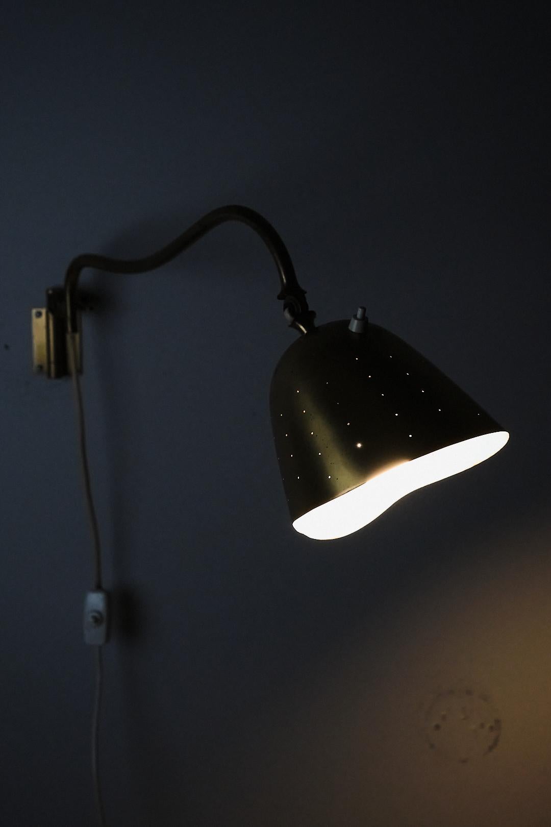 Swedish designer brass wall lamp by Boréns, 1940s 2