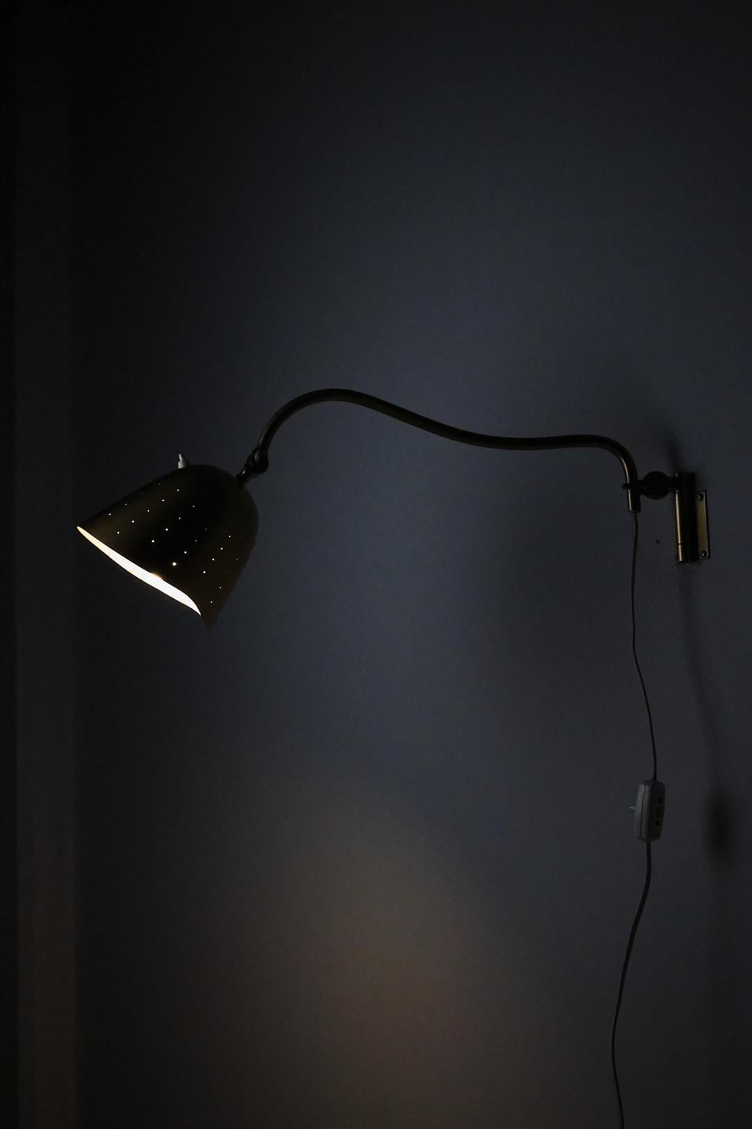 Swedish designer brass wall lamp by Boréns, 1940s 3