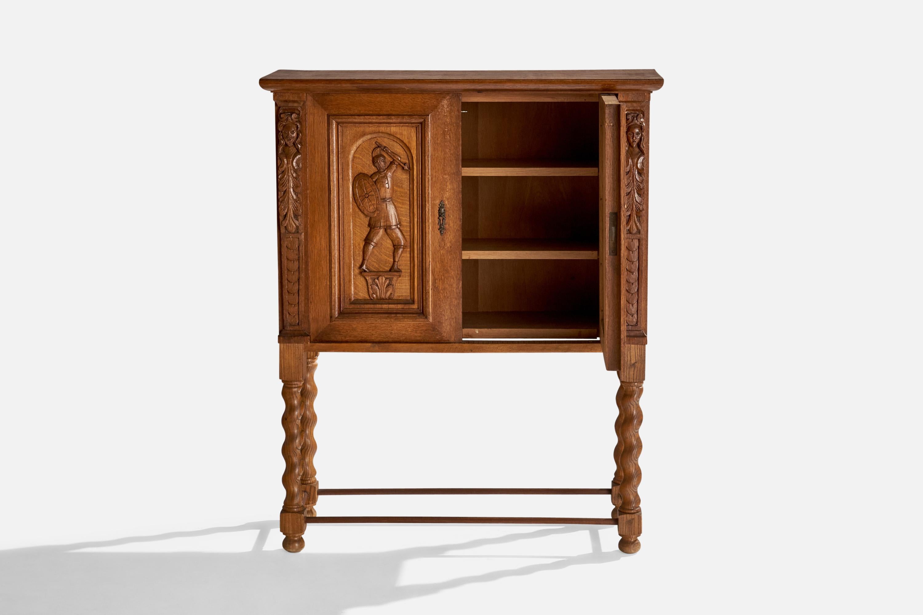 Inizio XX secolo Armadio di design svedese, quercia, Svezia, anni '1920 in vendita