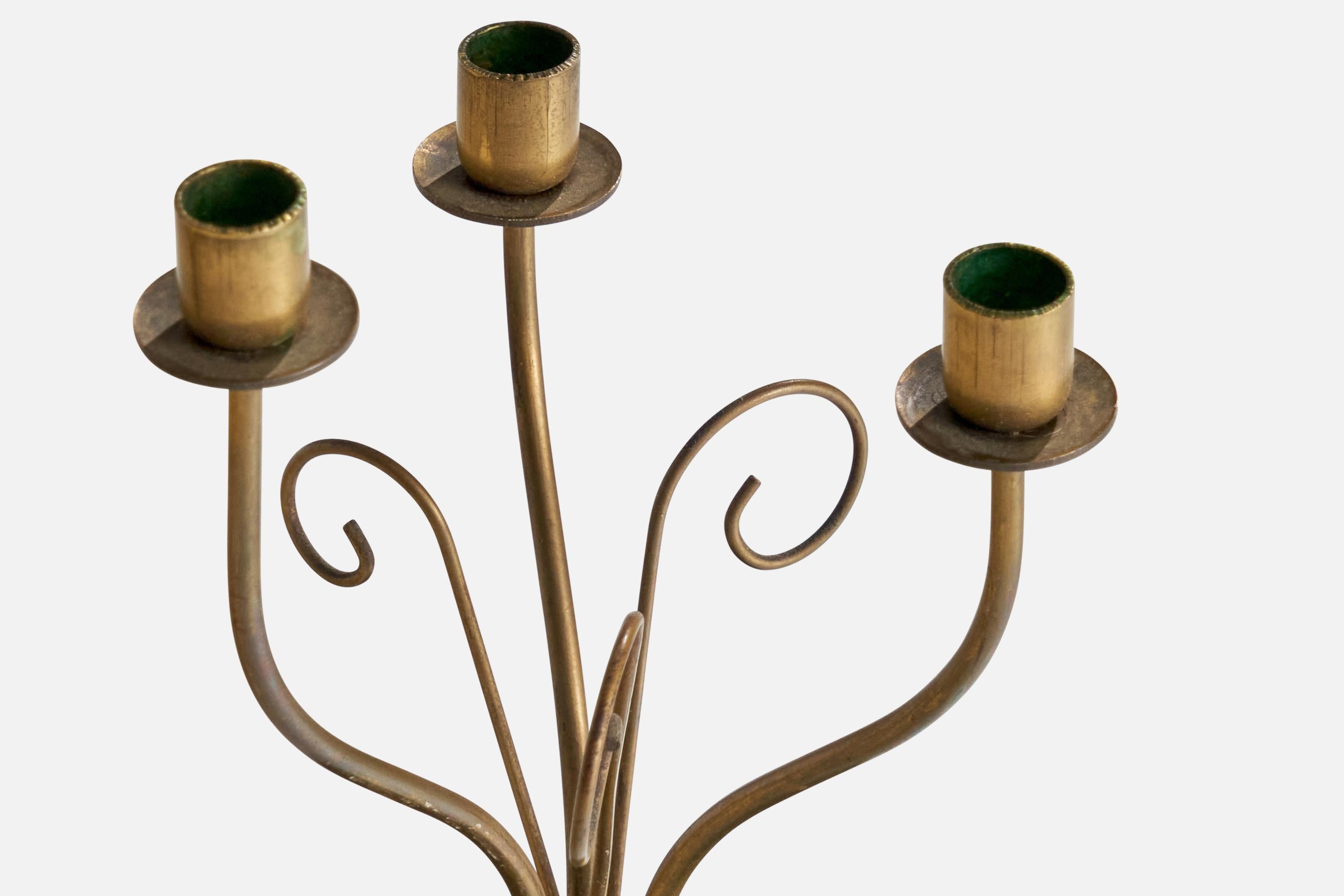 Scandinave moderne Créateur suédois, candélabre, laiton, Suède, années 1940 en vente