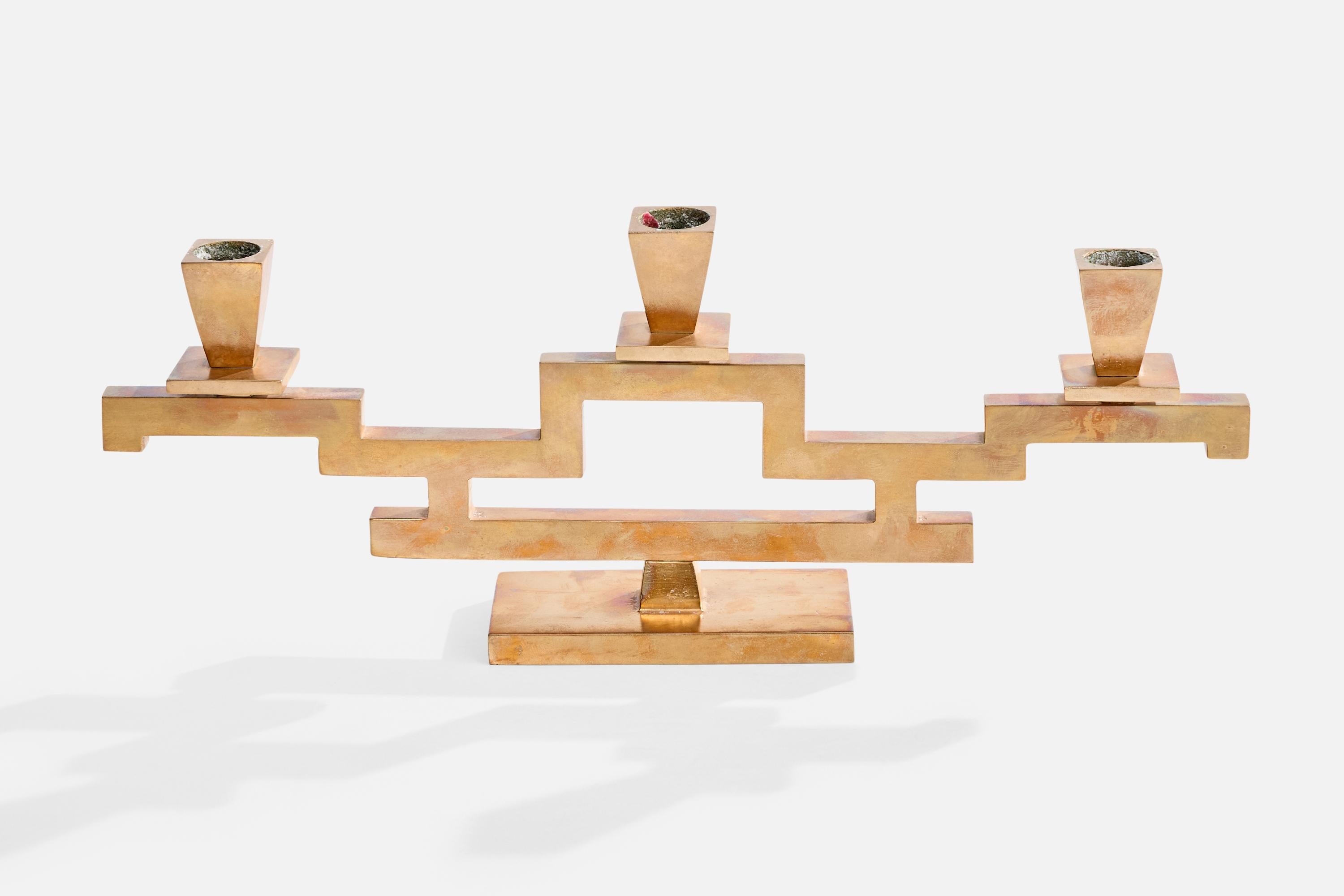 Scandinave moderne Créateur suédois, candélabre, laiton, Suède, années 1940 en vente